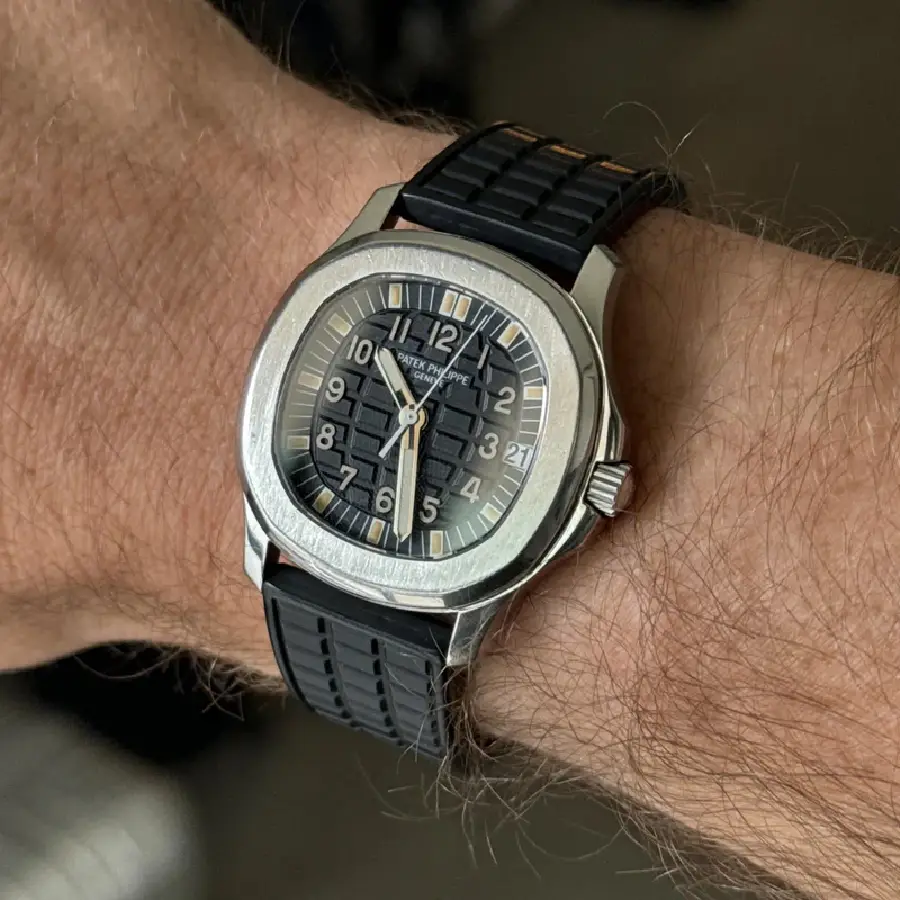 Patek Philippe – Aquanaut –  Rubber Strap – Straight – Black