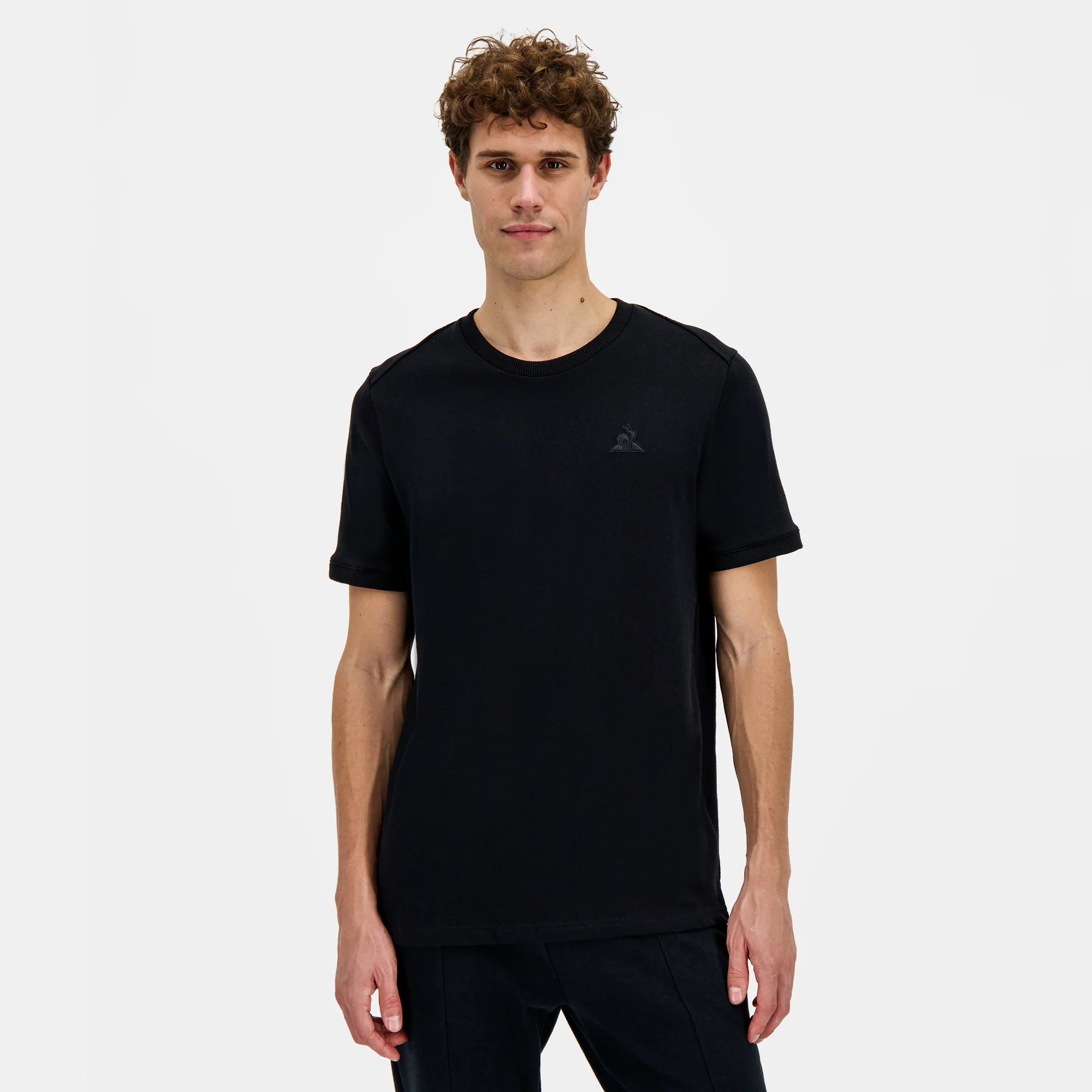 T-shirt Essentiel en jersey de coton avec logo brodé ton sur ton