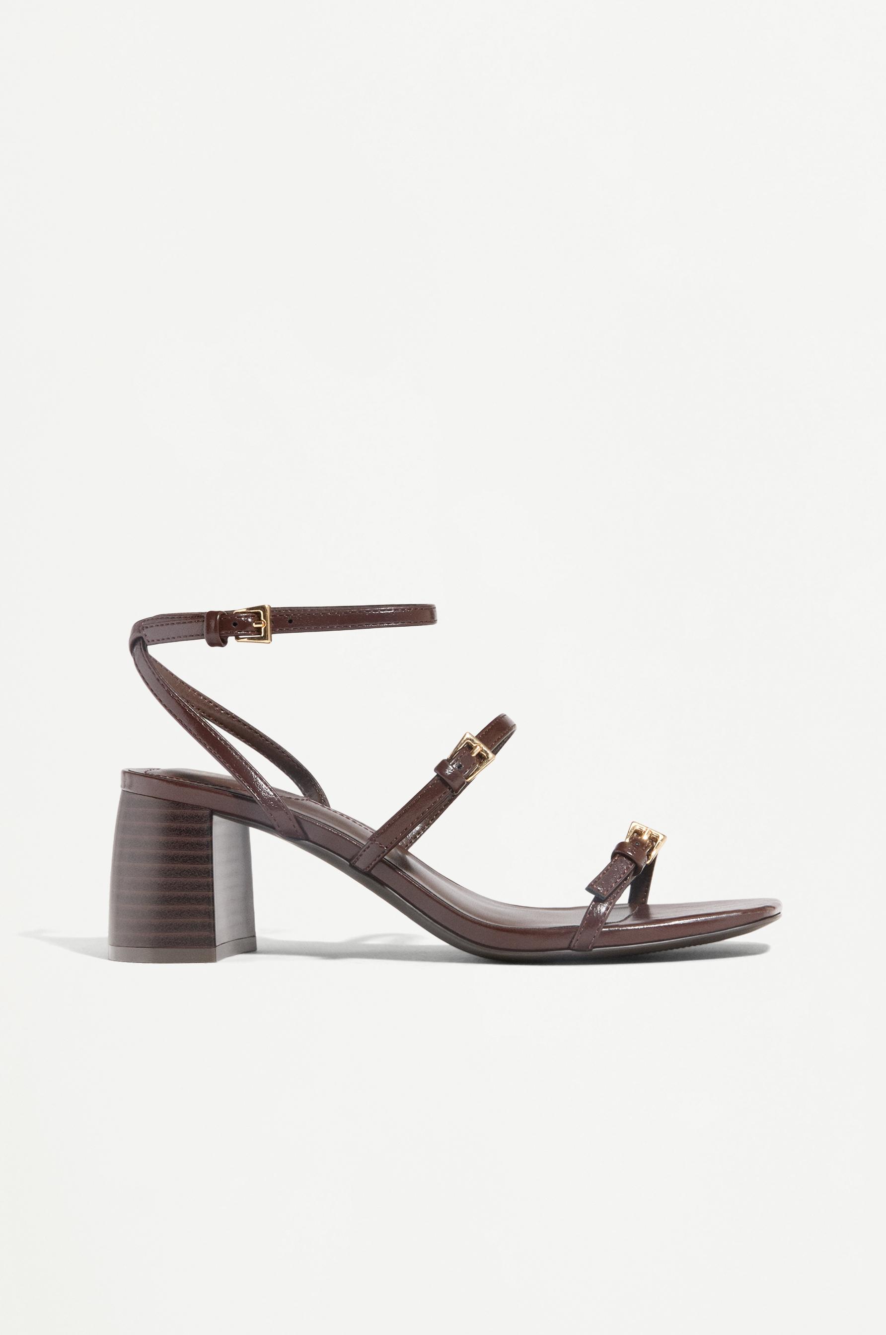 Sandalia tacón pulsera