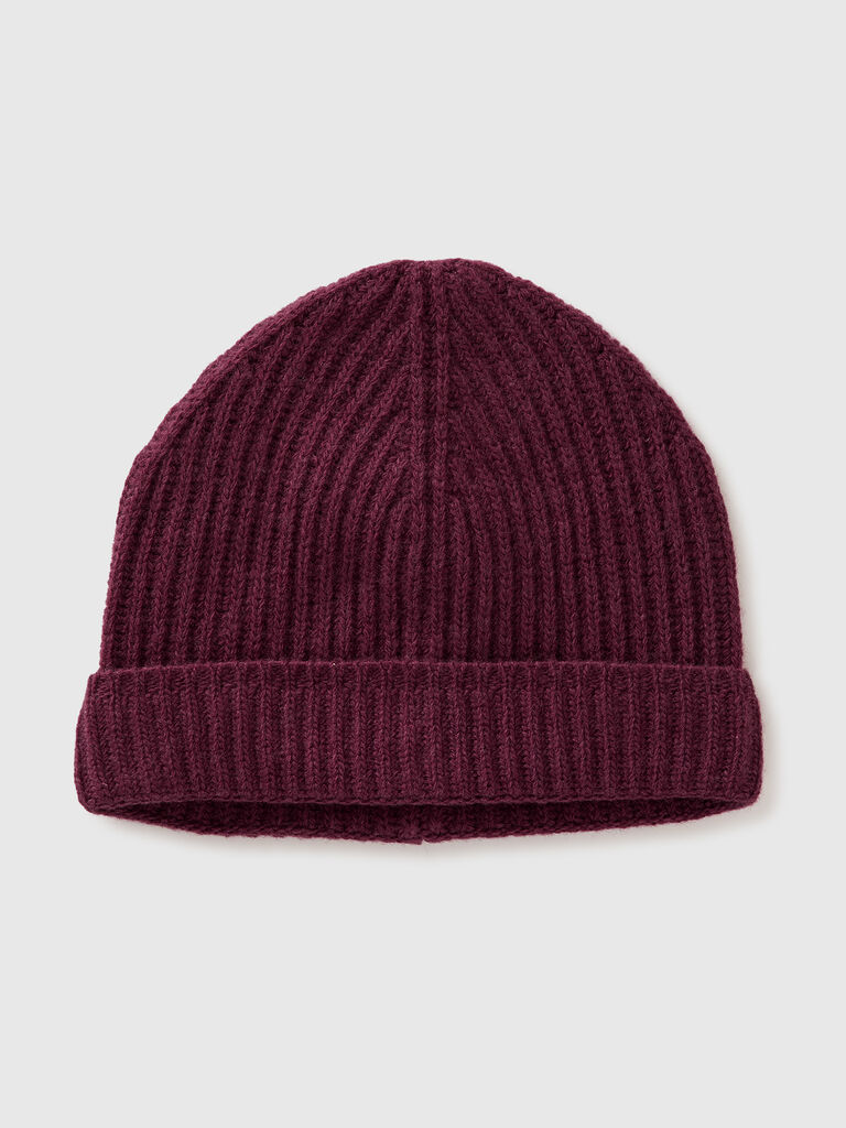Hat in pure virgin wool