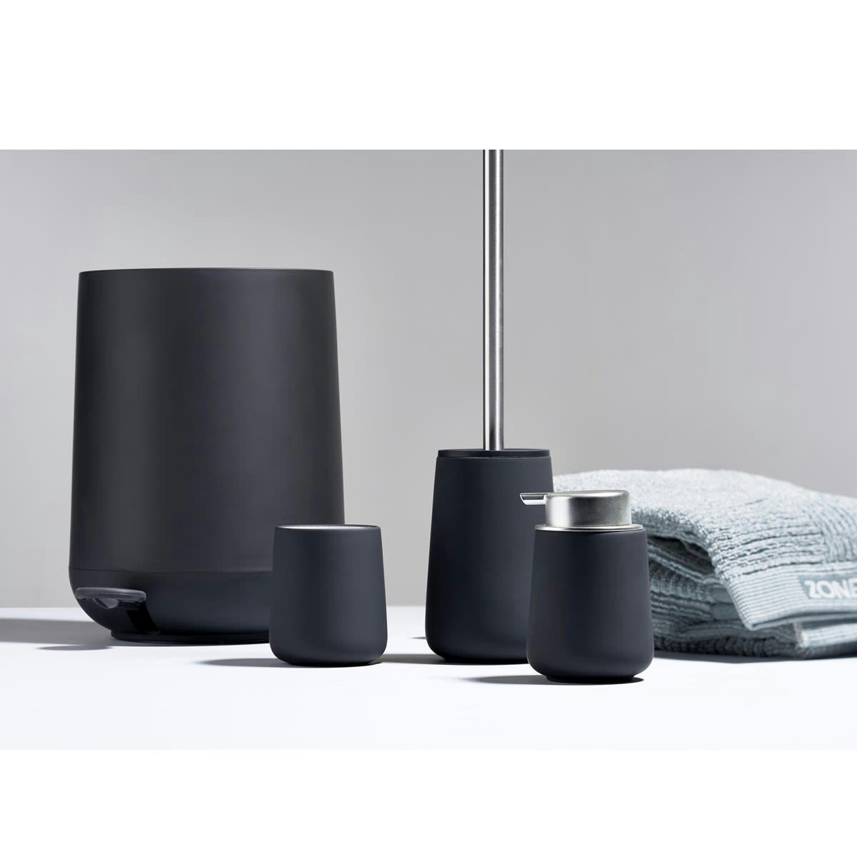 NOVA - Brosse de toilette en porcelaine noir