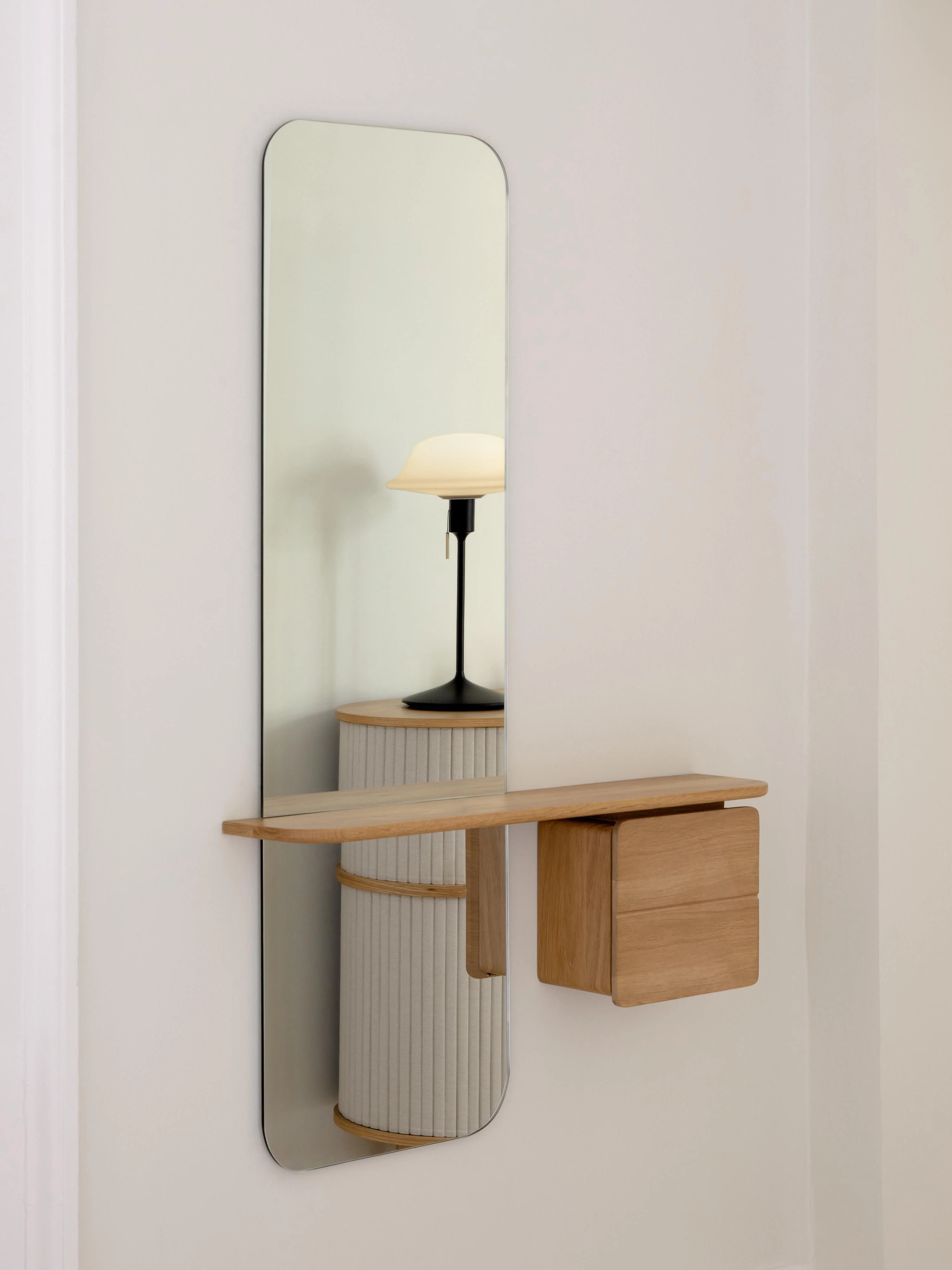 Wandspiegel One More Look mit Holz-Ablage