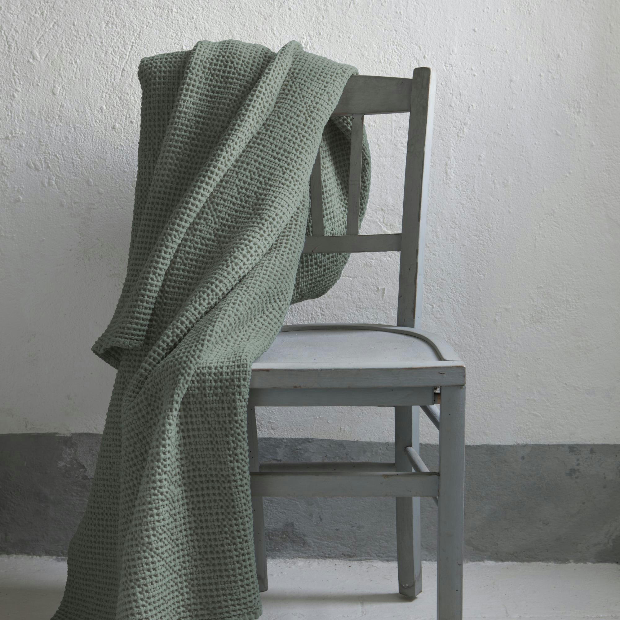 MAIA - Jete  en coton vert de gris 260 x 260