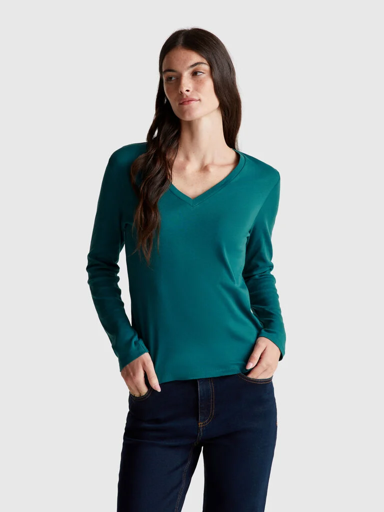 Dark green t-shirt with V-neck