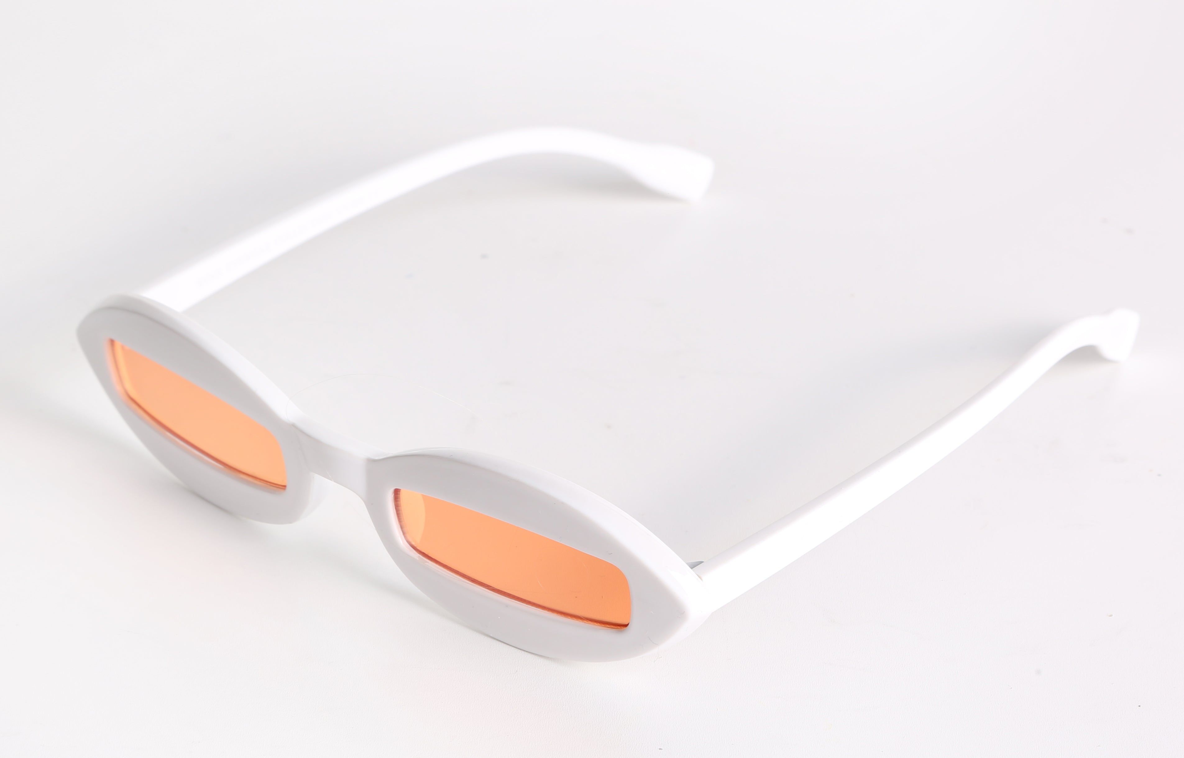 SVNX Slim Oval Retro Sunglasses In White