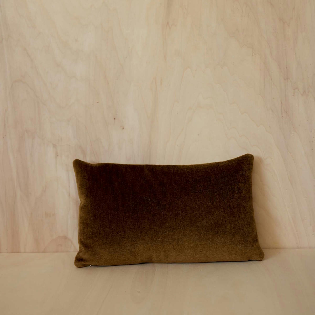 EQUILIBRE - Coussin en velours marron 30x50cm