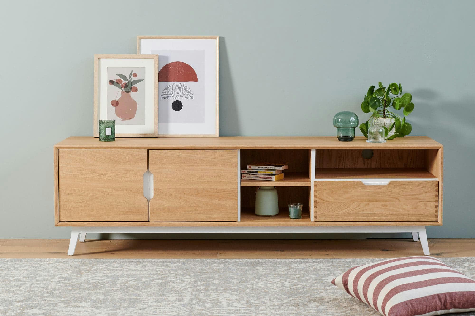 JOYCE - Meuble TV bas nordique en bois 3 portes 3 niches