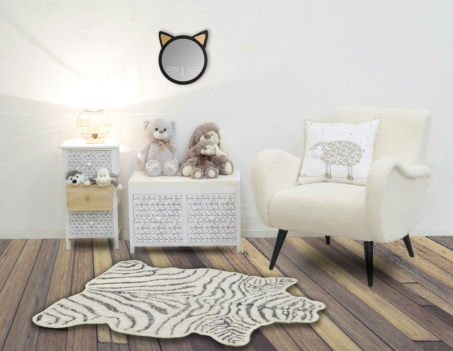 - Commode en bois teinté blanc et naturel 3 tiroirs