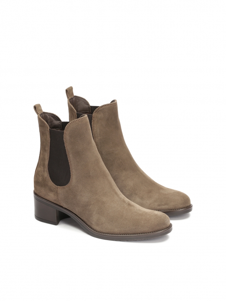 Slip-on boots with a chunky heel