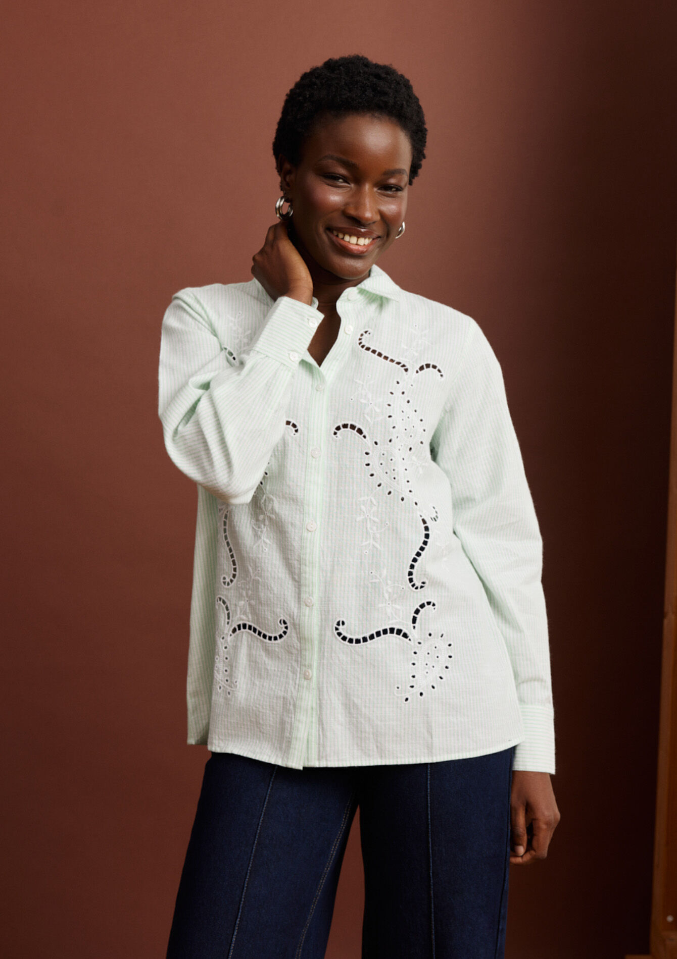 Gestreept hemd met borduurwerk