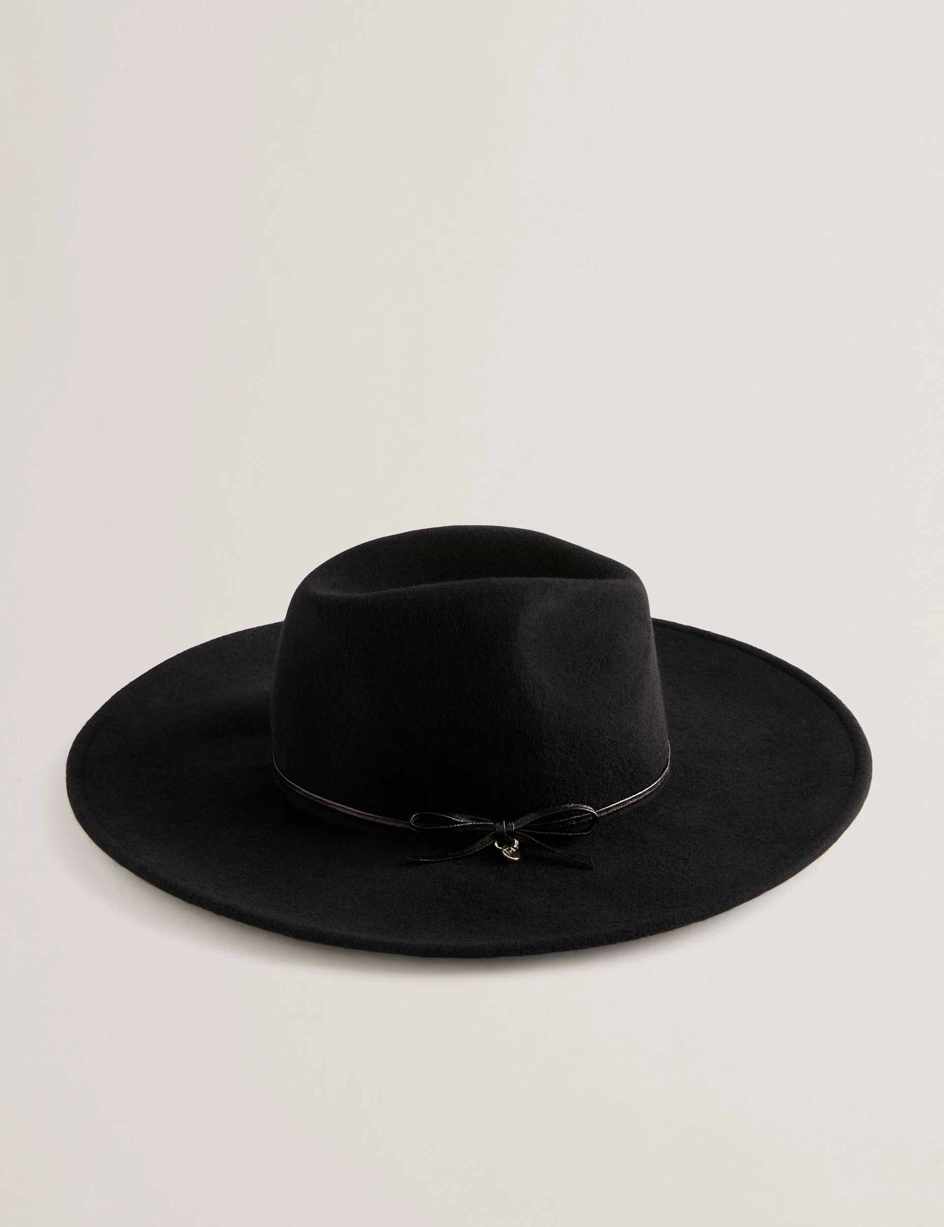 ABBIIIO | BLACK