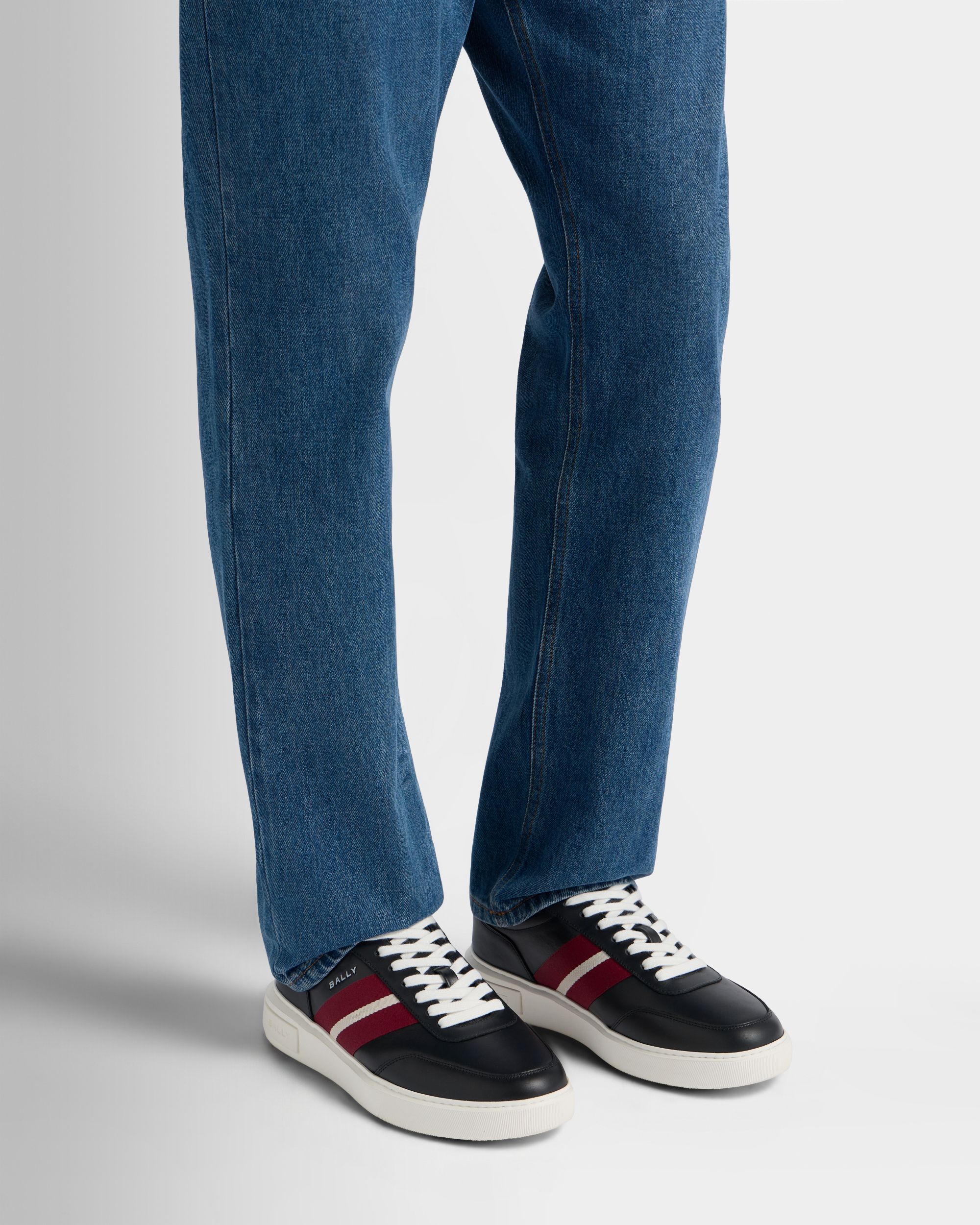 Bally Lift Sneaker aus schwarzem und rotem Leder