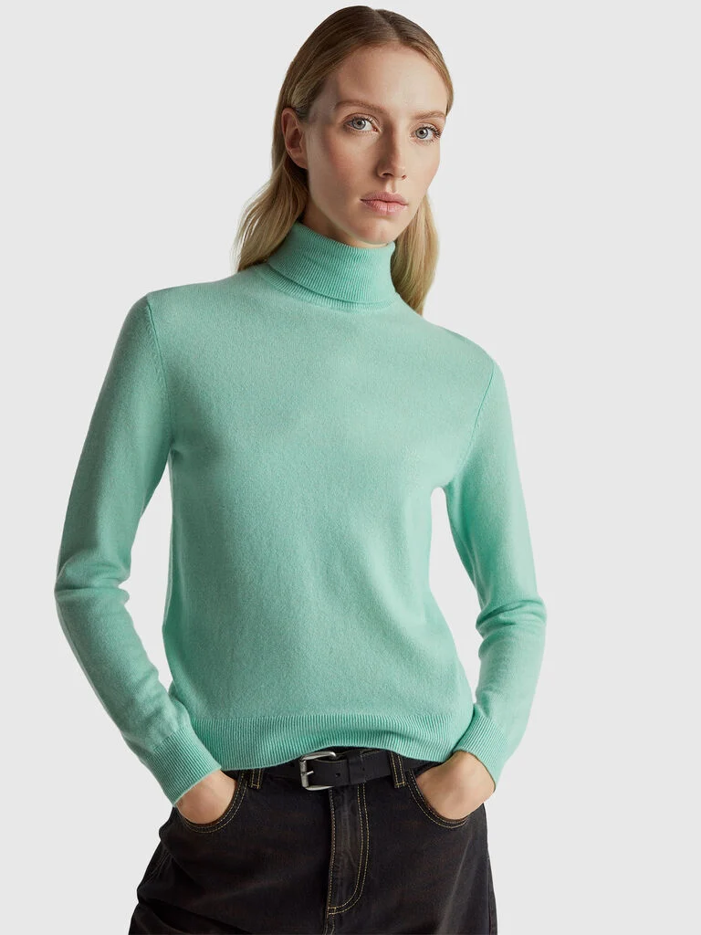 Light green turtleneck sweater in pure Merino wool