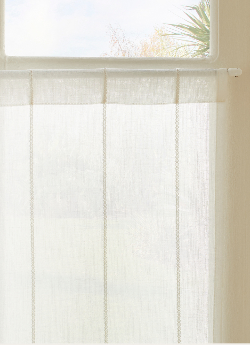 VITRAGE à RAYURES VERTICALES EN RELIEF ÉCRU