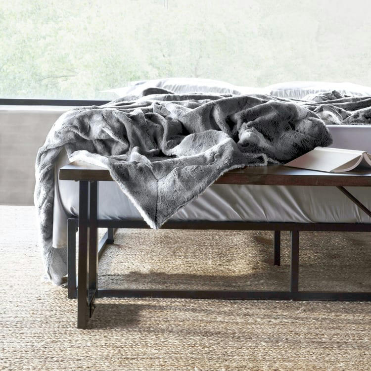 - Plaid fausse fourrure argent 150x200cm