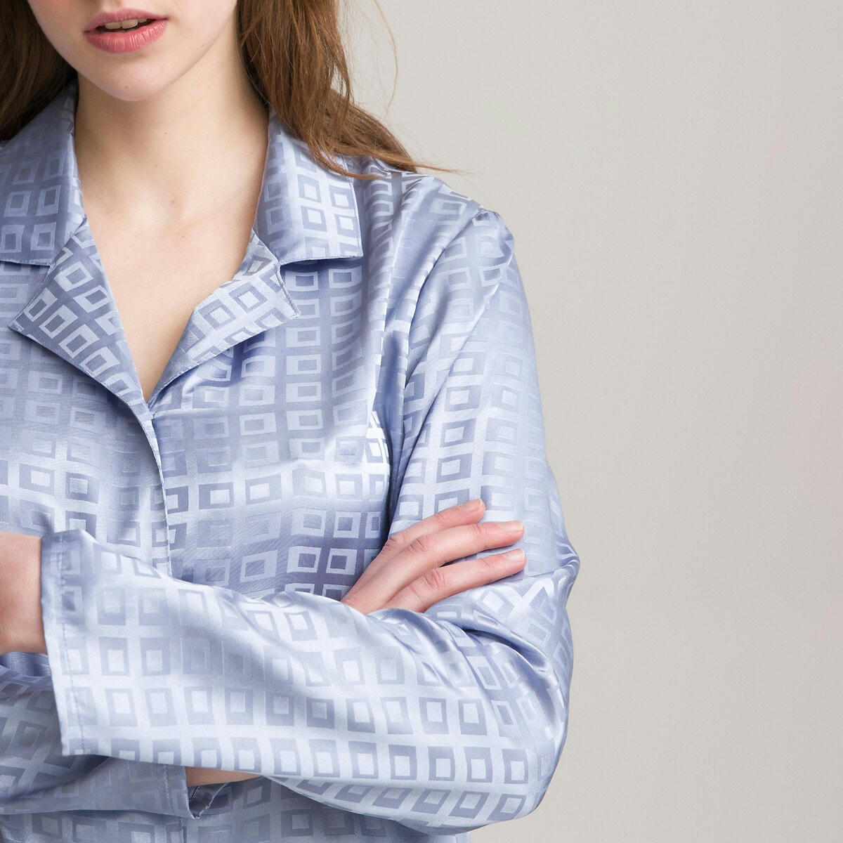 Chemise de nuit forme pyjaveste en satin jacquard