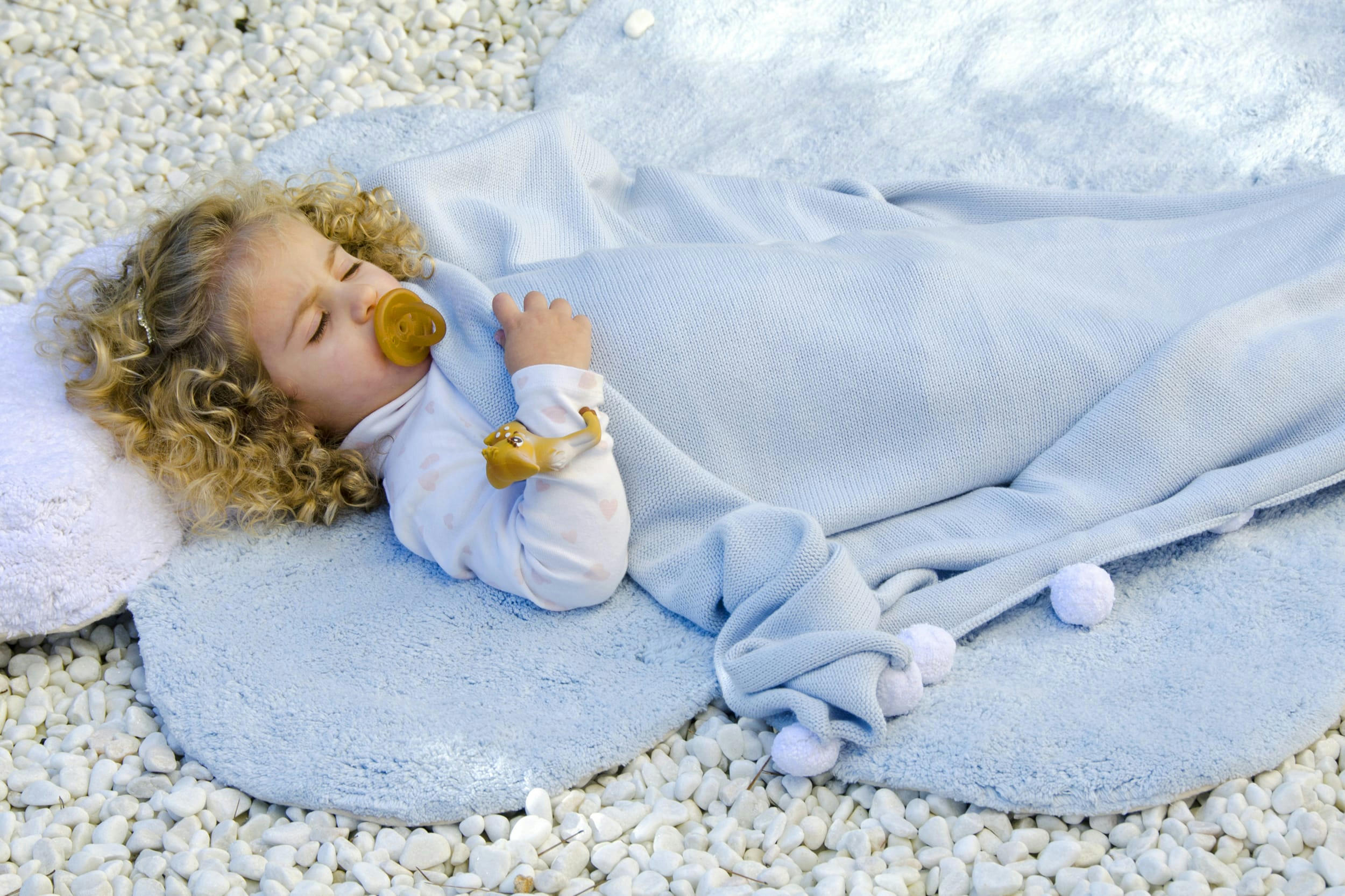 NUAGE - Tapis coton relief nuage bleu 110x170