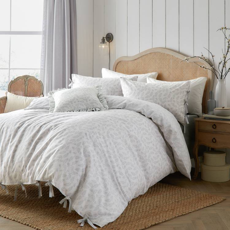 Wylder Chloe Print Reversible White Bedding Set - Single