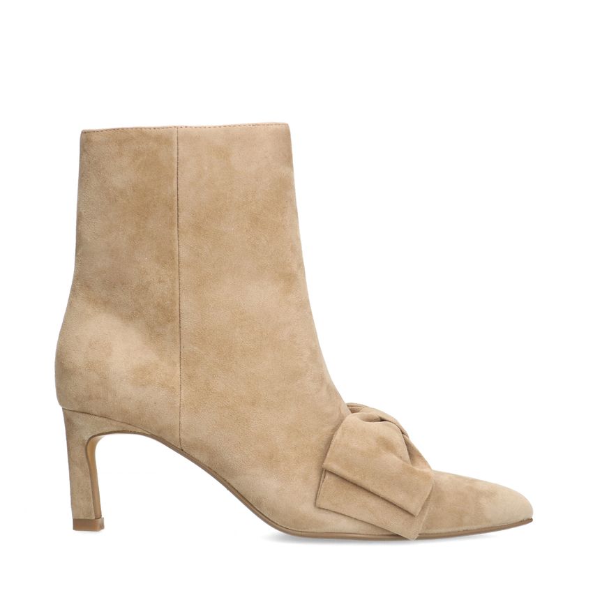 Manfield Beige suède enkellaarsjes met hak