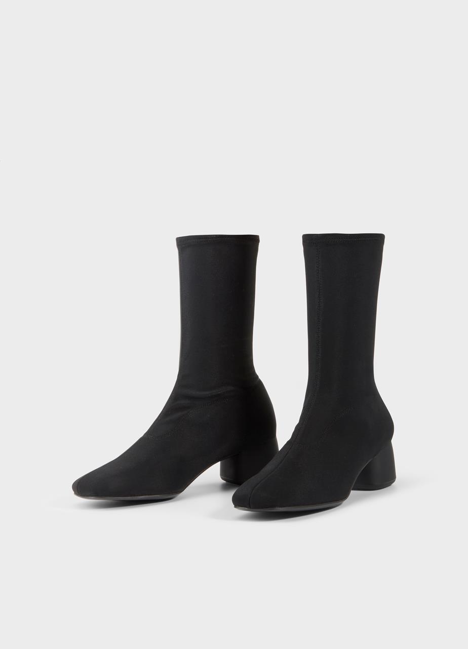 Livia Boots