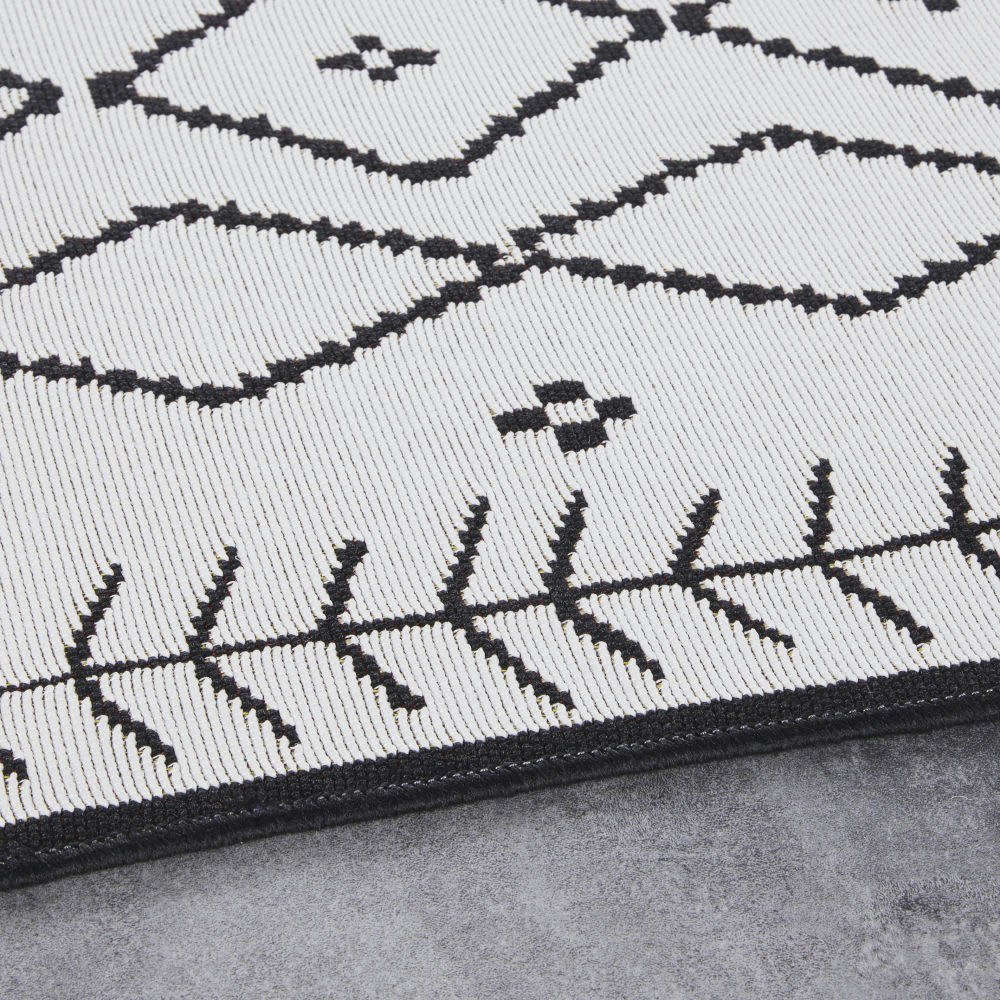 SKYE - Tapis en polypropylène motifs graphiques noirs et écrus 120x180