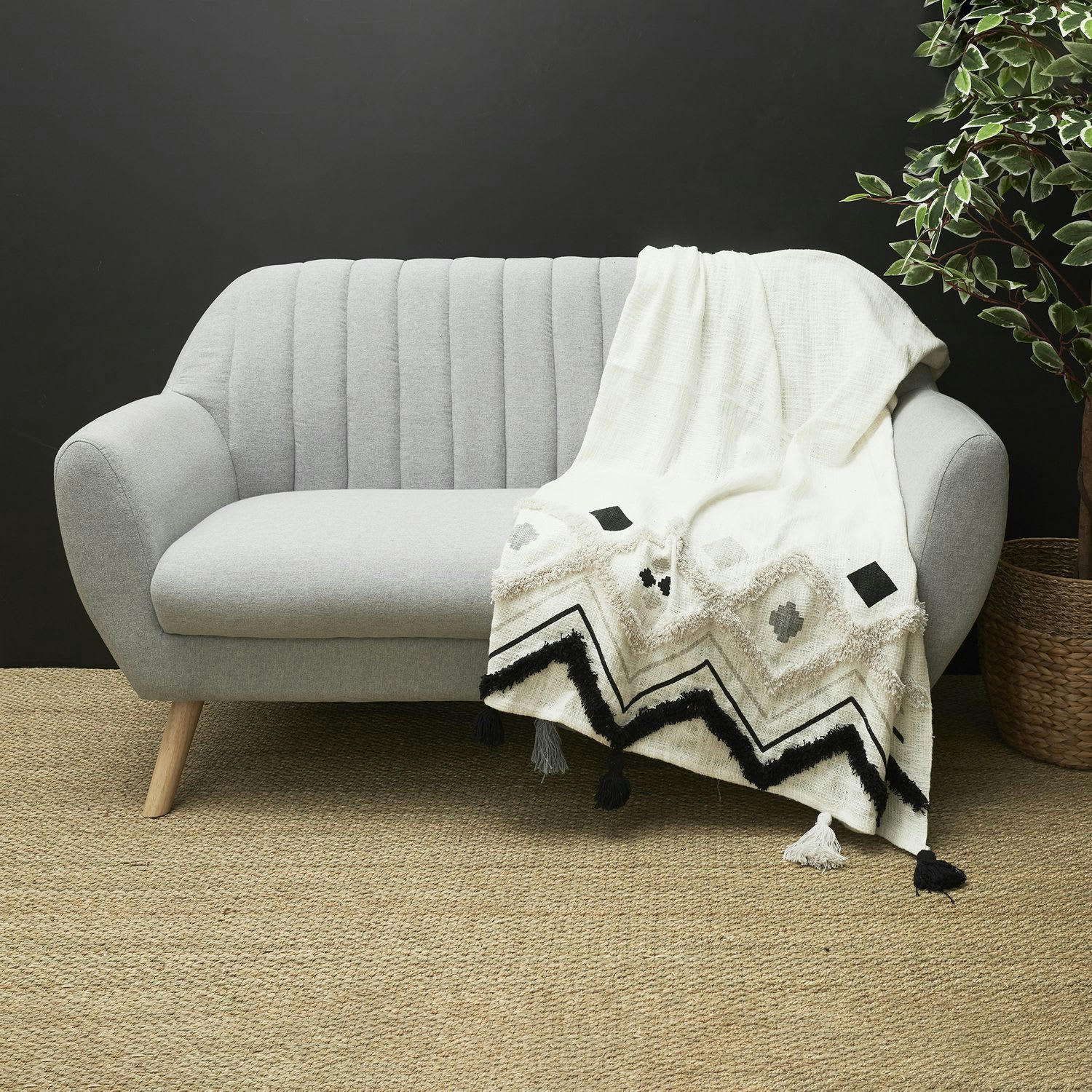 - Jeté de canapé surpiqué avec pompons longueur 130 cm x l. 170