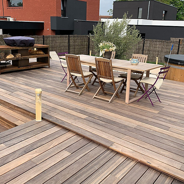 Kit complet terrasse bois exotique PADOUK pour 10 m², Lames 1,25 m, lambourdes 1,55 m, plots réglables et visserie Inox.