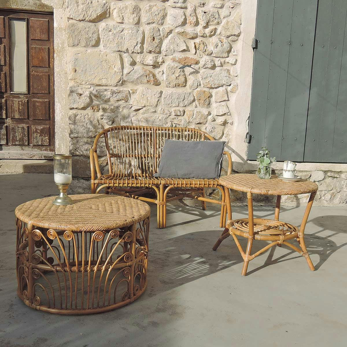 - Table basse guéridon en rotin