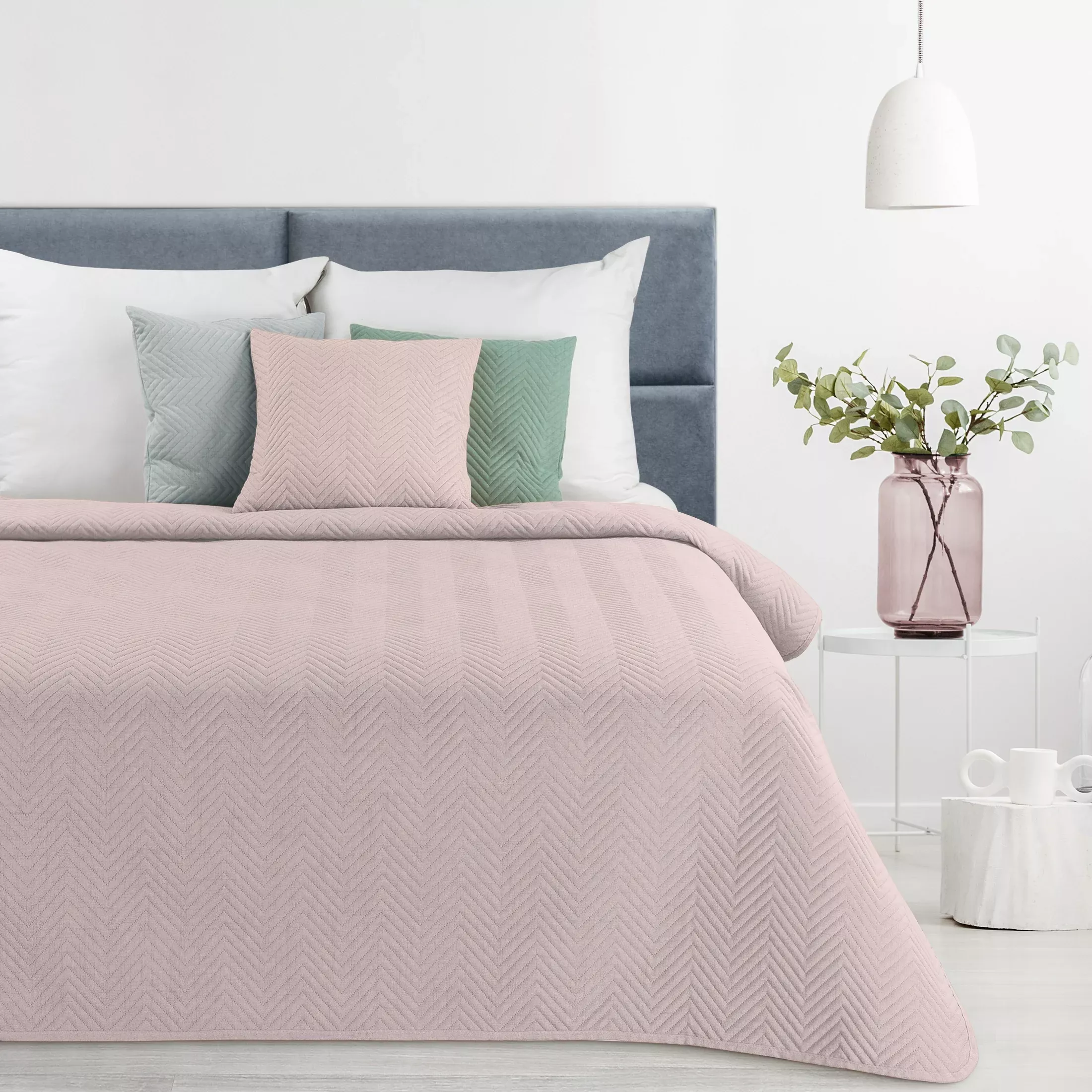 Narzuta z tkaniny o strukturze lnu różowa 200x220 cm pikowana w wzór jodełki LEN 3 Eurofirany Premium