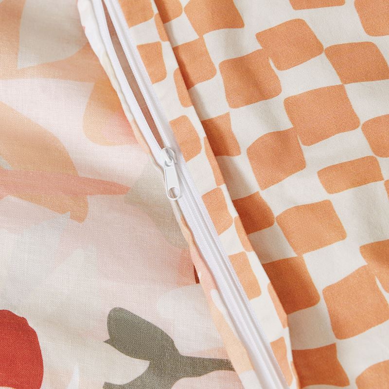 Kimmy Hogan Whisper Pink Paper Daisies Cot Quilt Cover