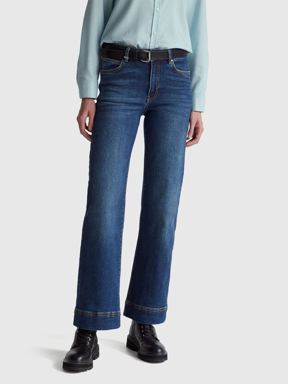 Flared jeans in recycled cotton