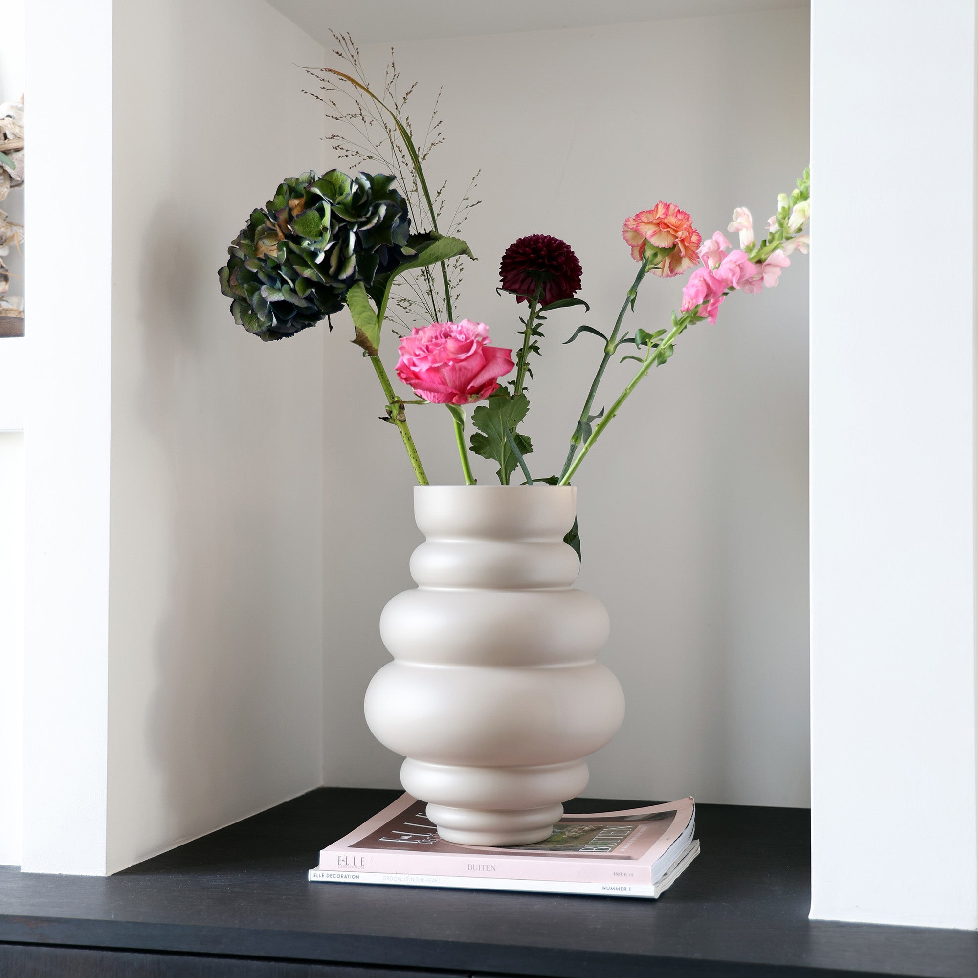 Vase The World - Maputo M matte ivory Ø22 x H30 cm