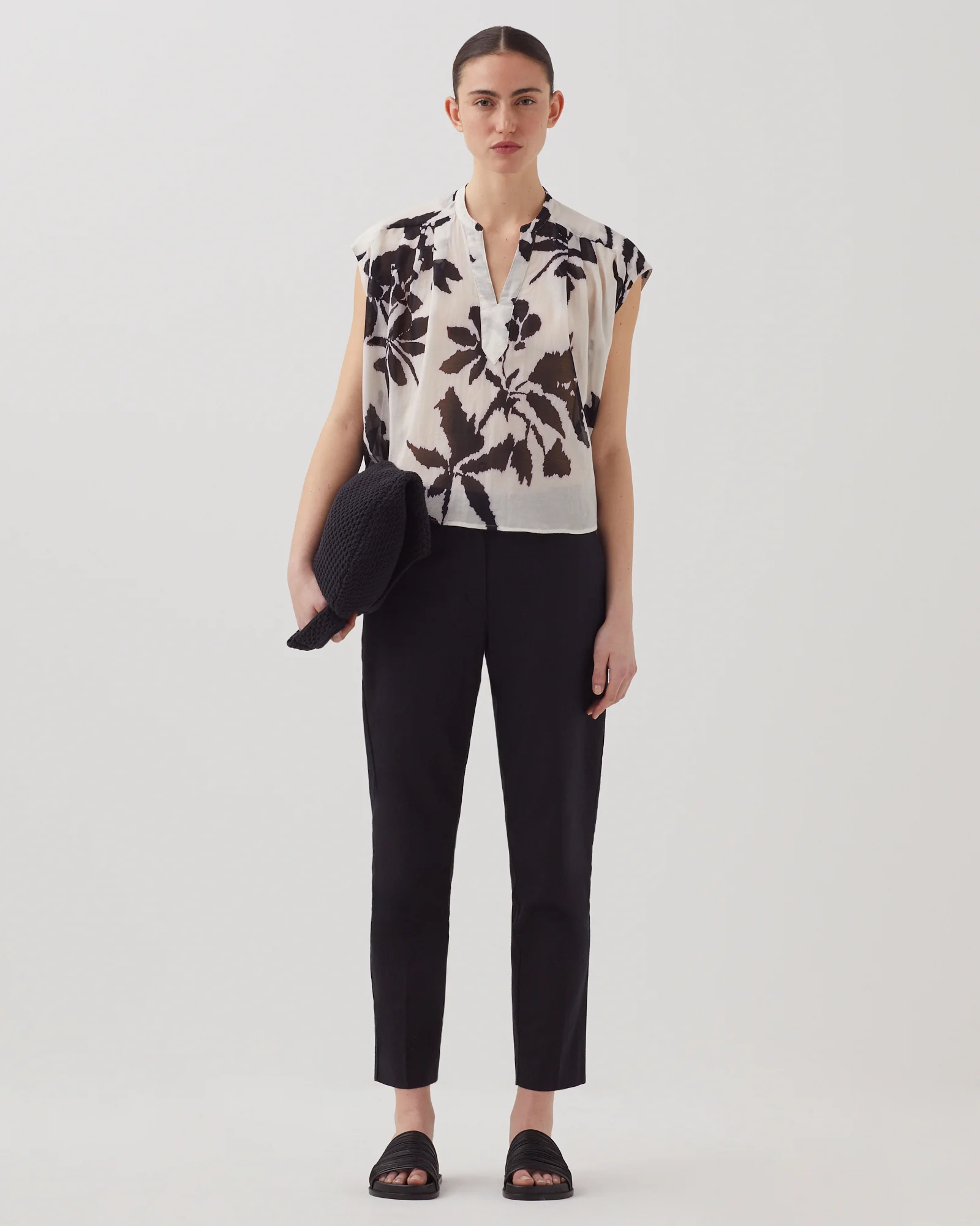 Blouse fluide sans manches en voile de coton