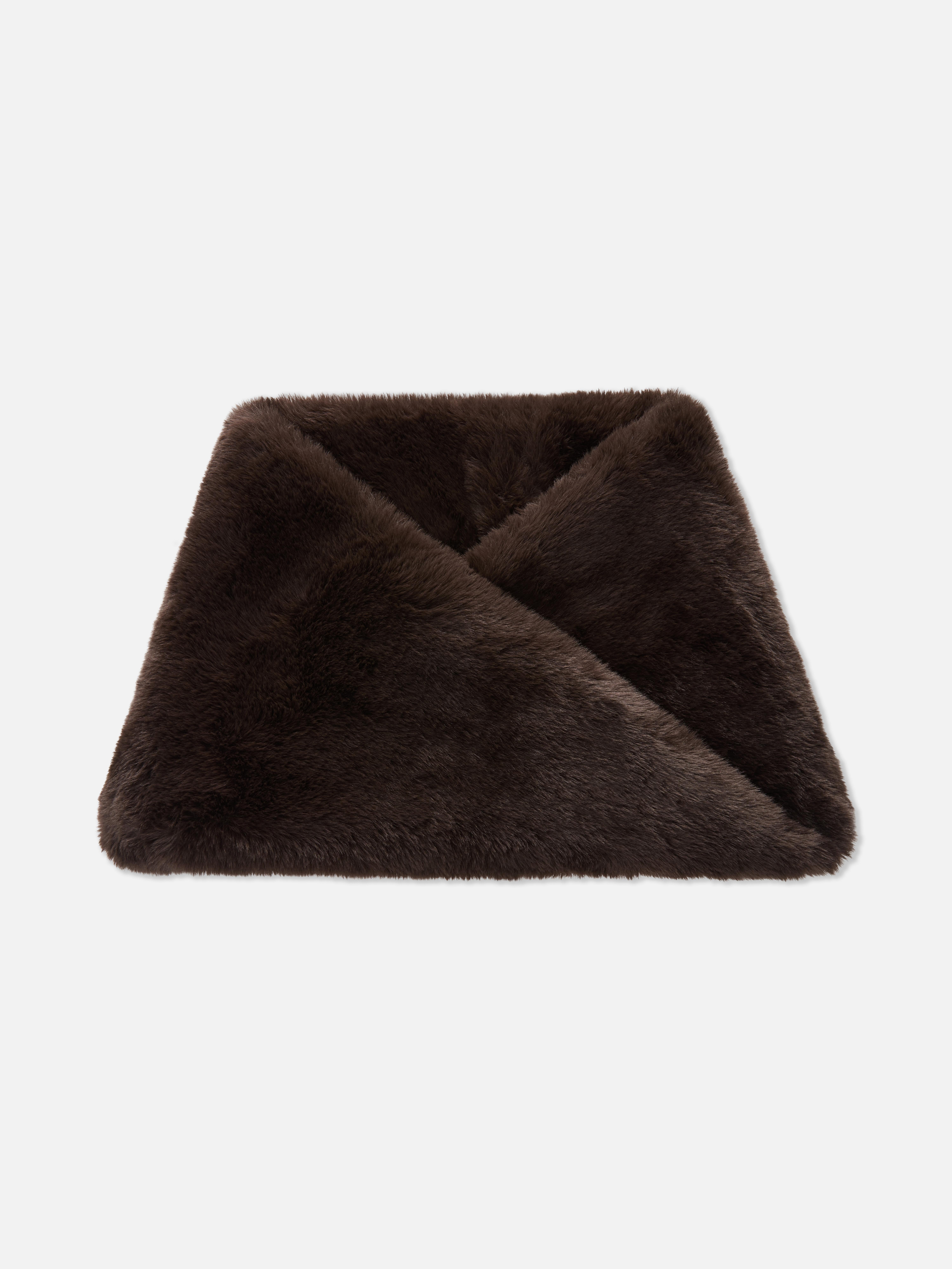 Paula Echevarría Faux Fur Snood