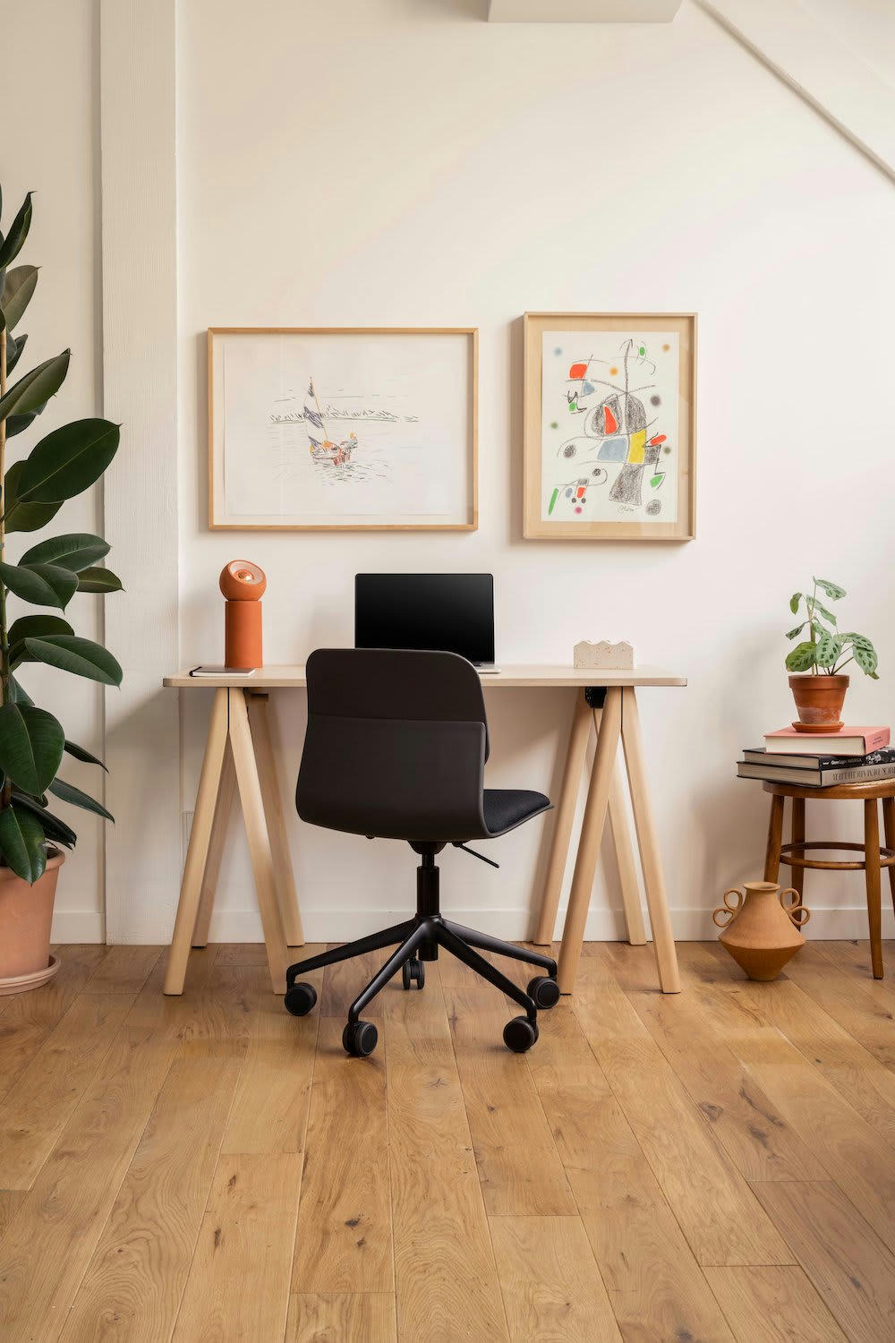 - Bureau démontable pieds en bois et plateau aspect chêne 130x70cm