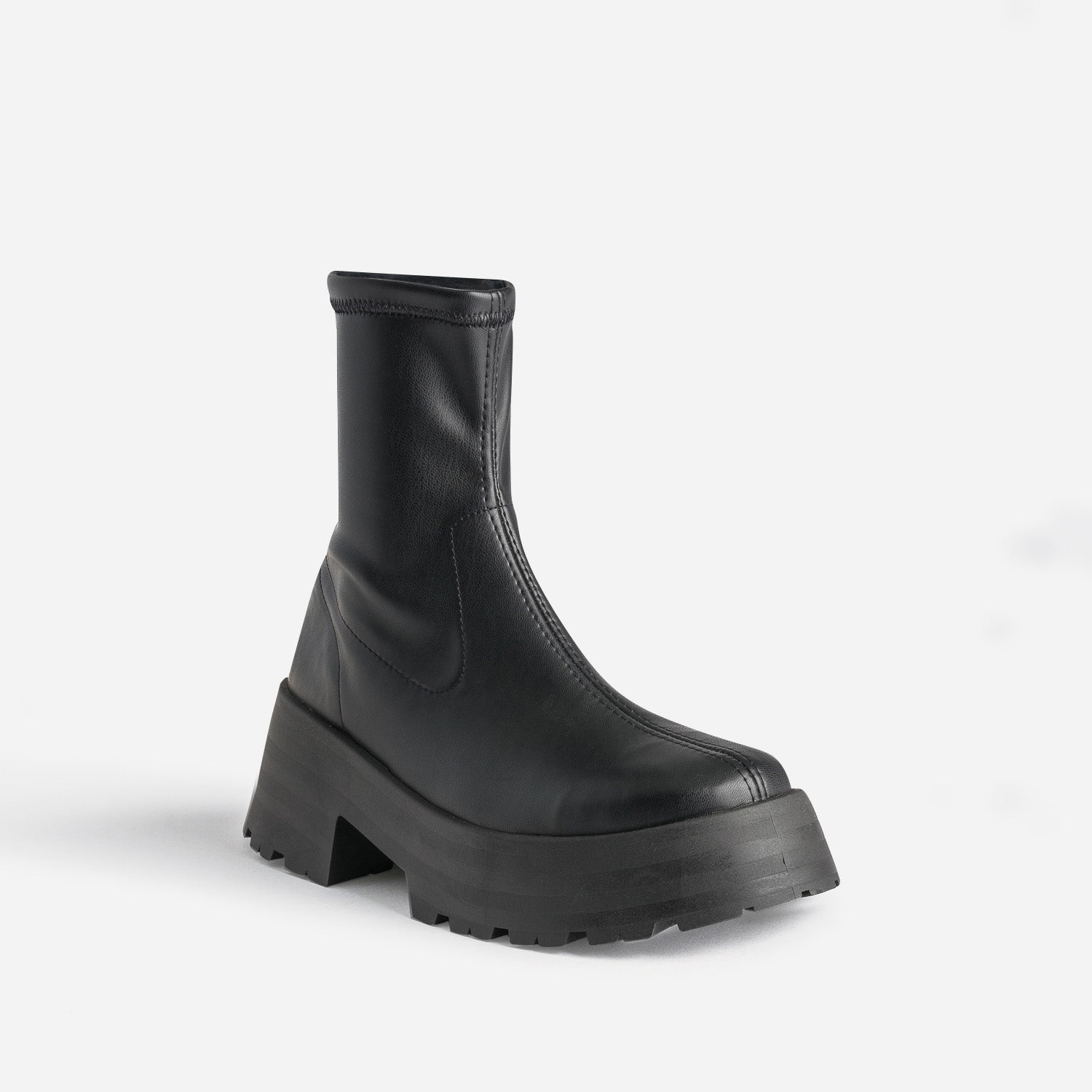 Boots TEXTO noir à semelle épaisse et crantée