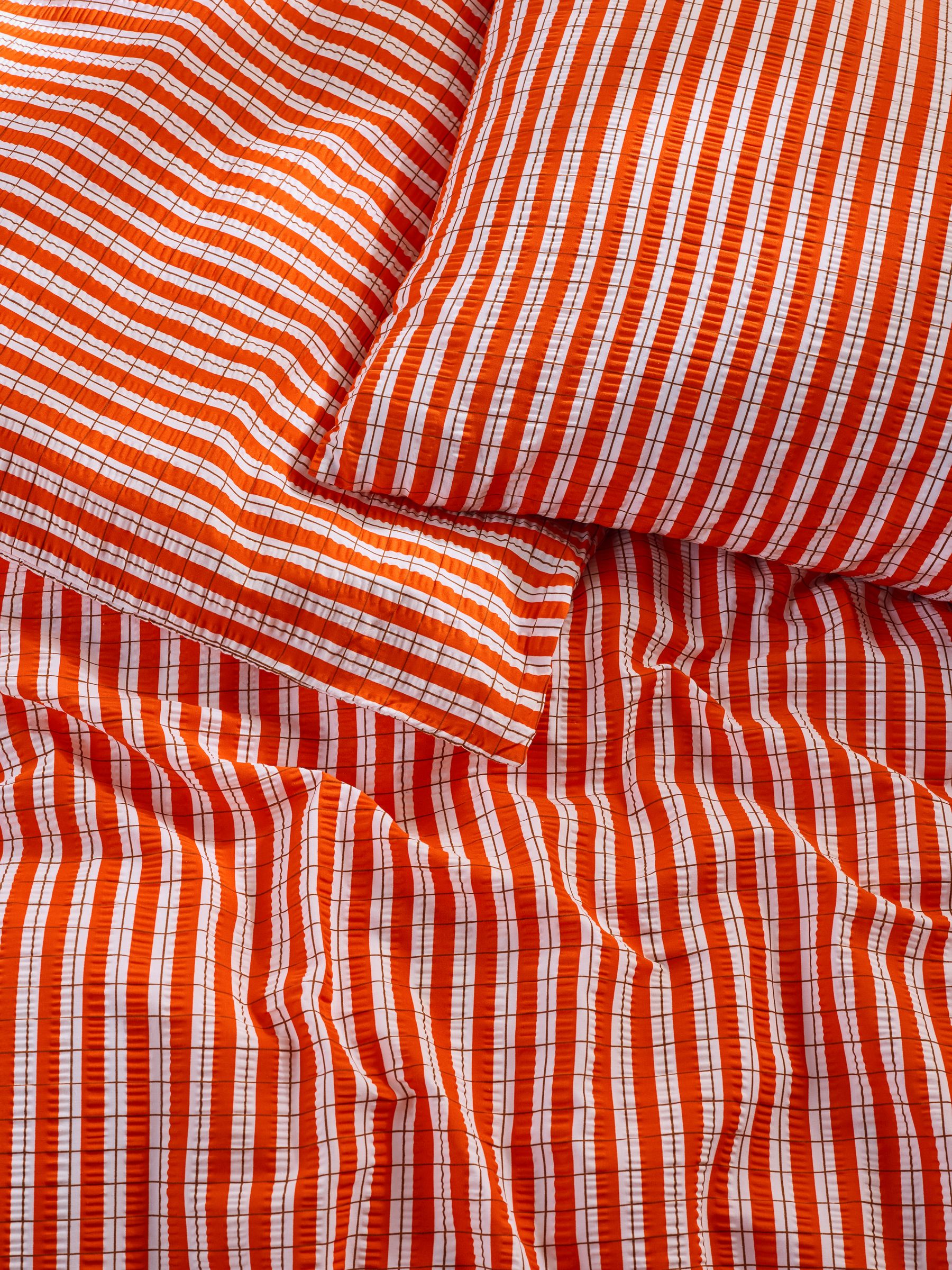 Felix Seersucker Duvet Cover and Pillowcase Set in Orange