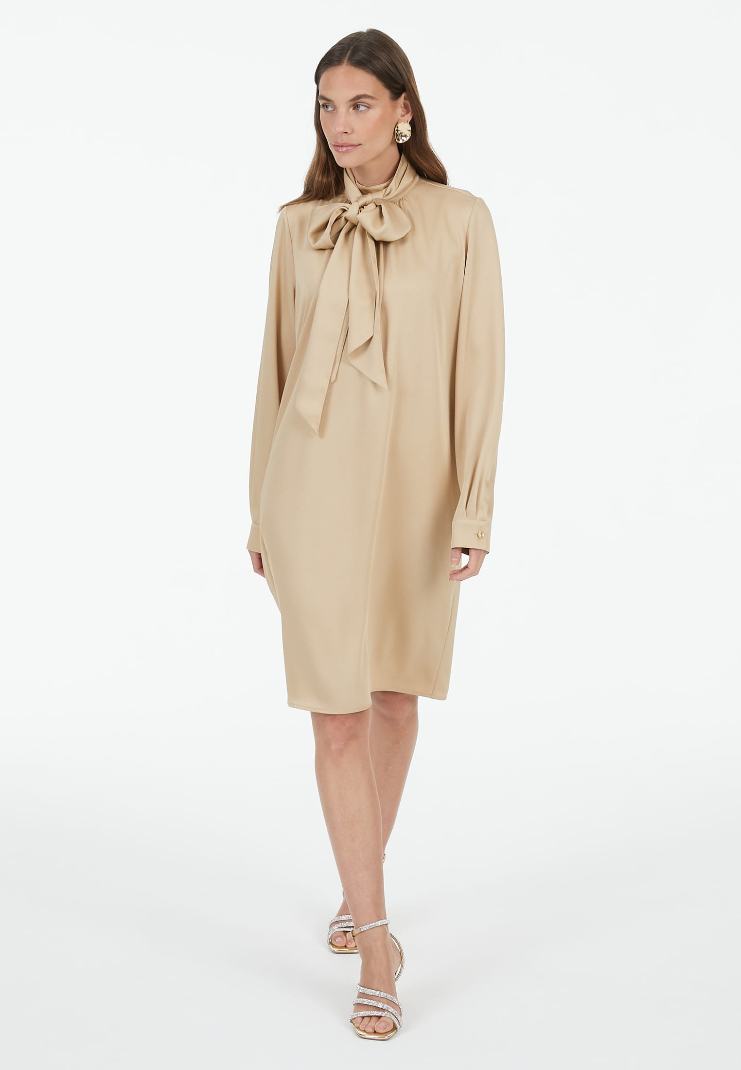 Kleid aus mattem Satin