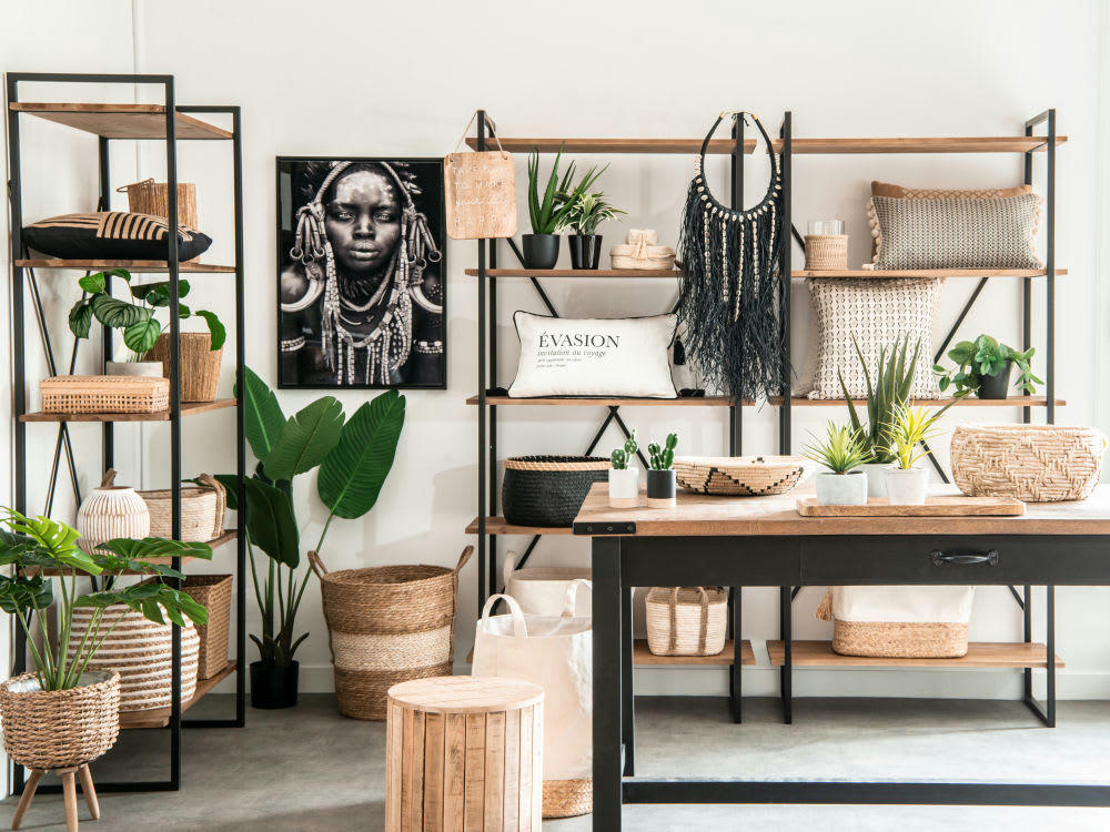 - Panier en fibre végétale coloris camel, écru et naturel