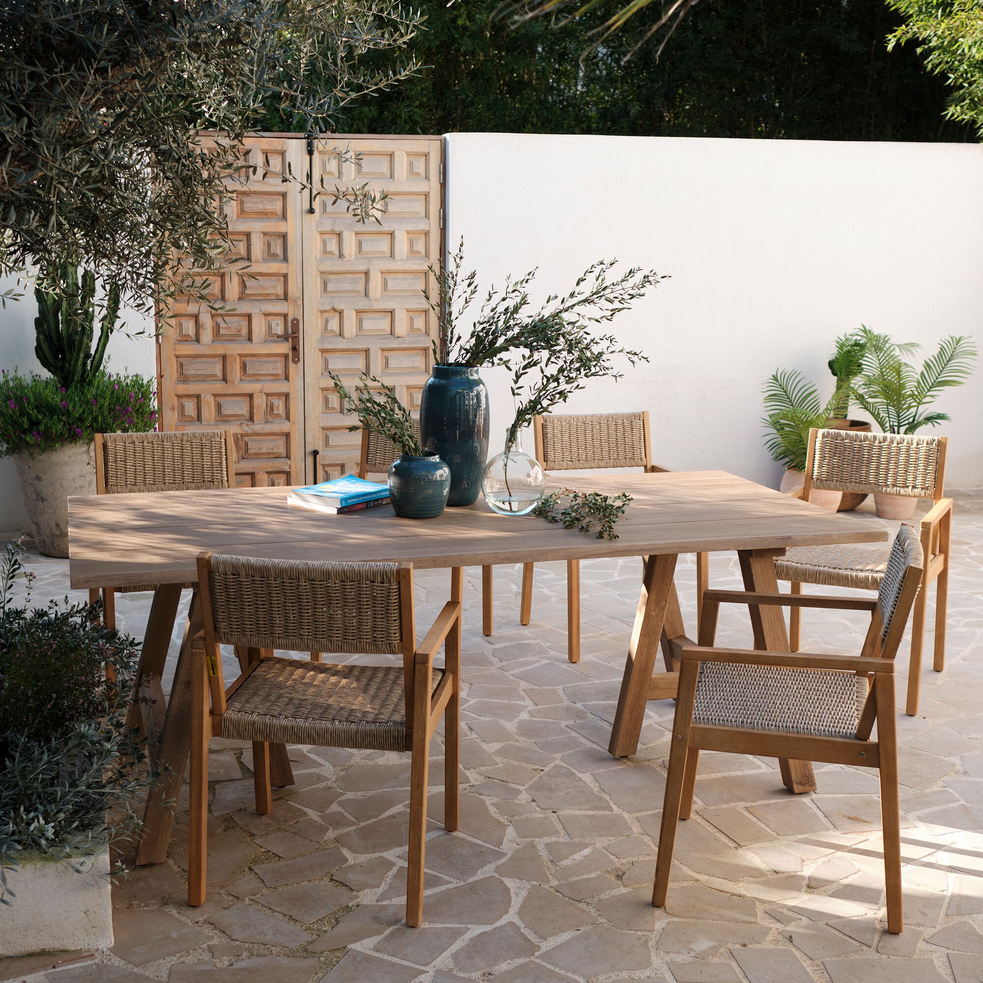 CHICOULA - Chaise de jardin avec accoudoirs en acacia - bois foncé