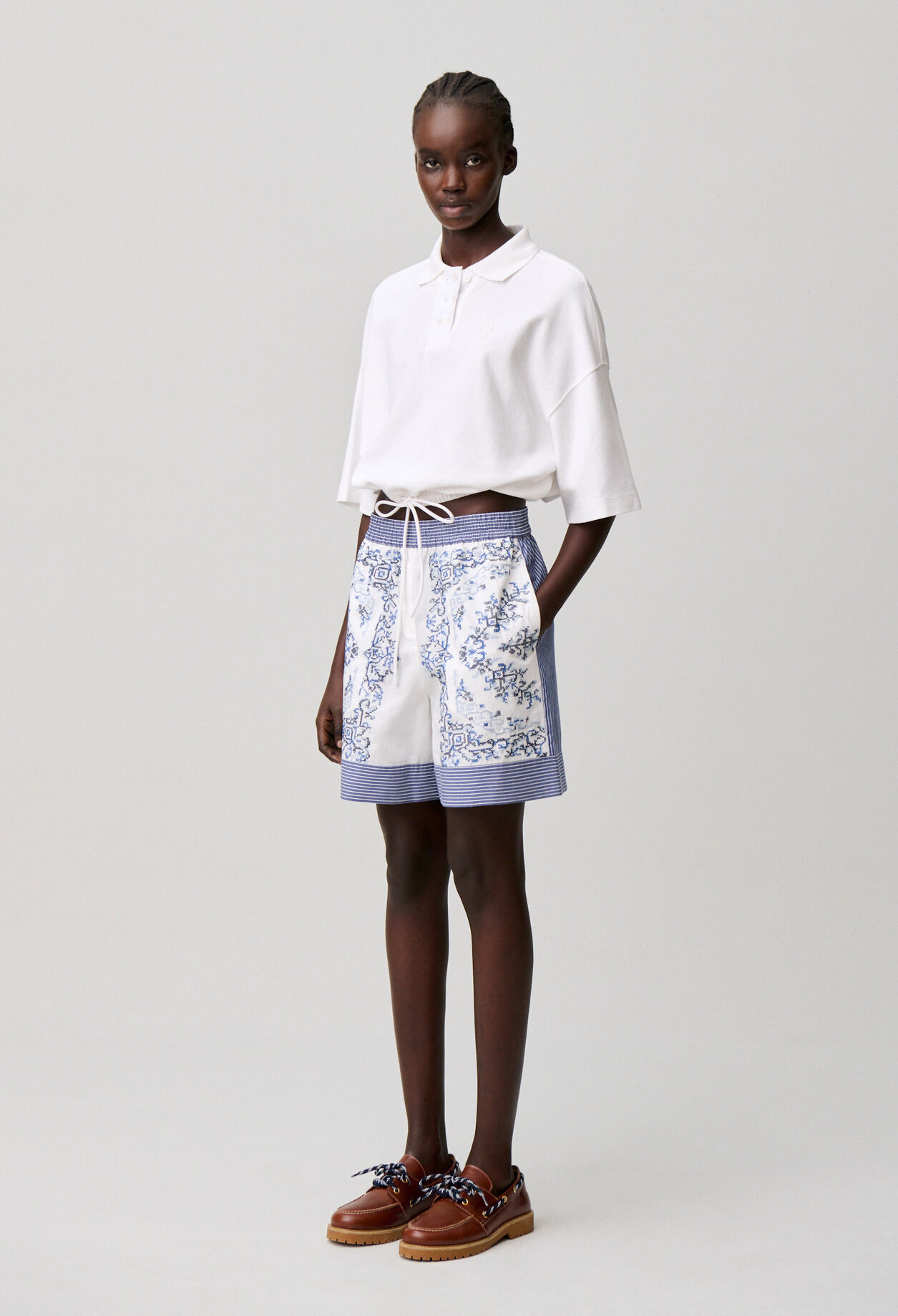 Short court rayures