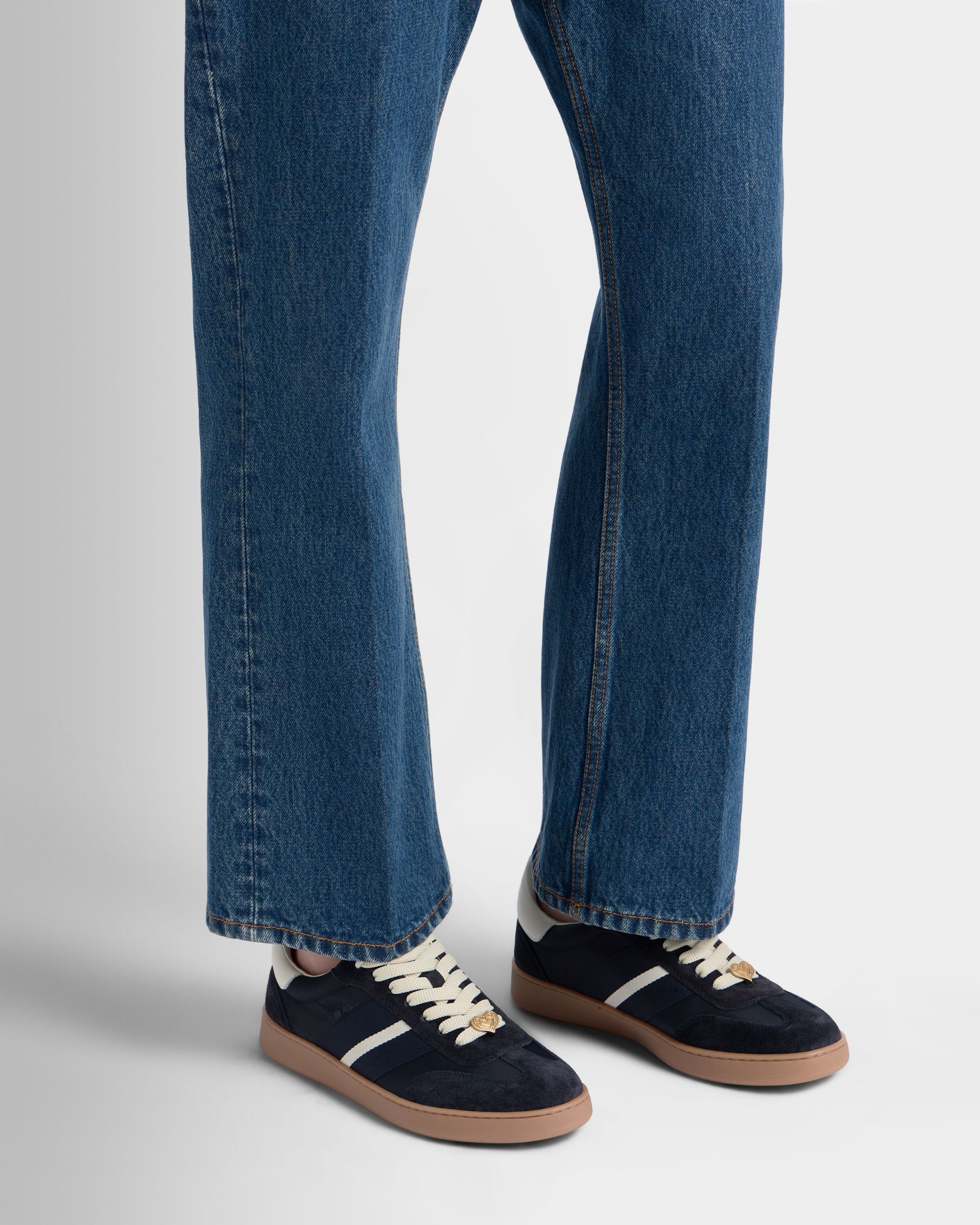 Retro Crest Sneaker aus Stoff in Navy Blue und Weiß