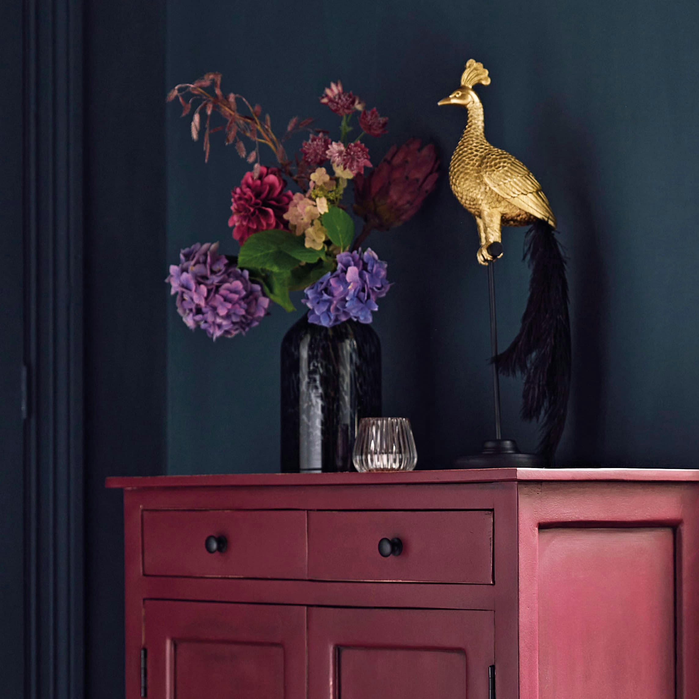 - Statue paon doré sur pied noir et queue en plumes noires H55