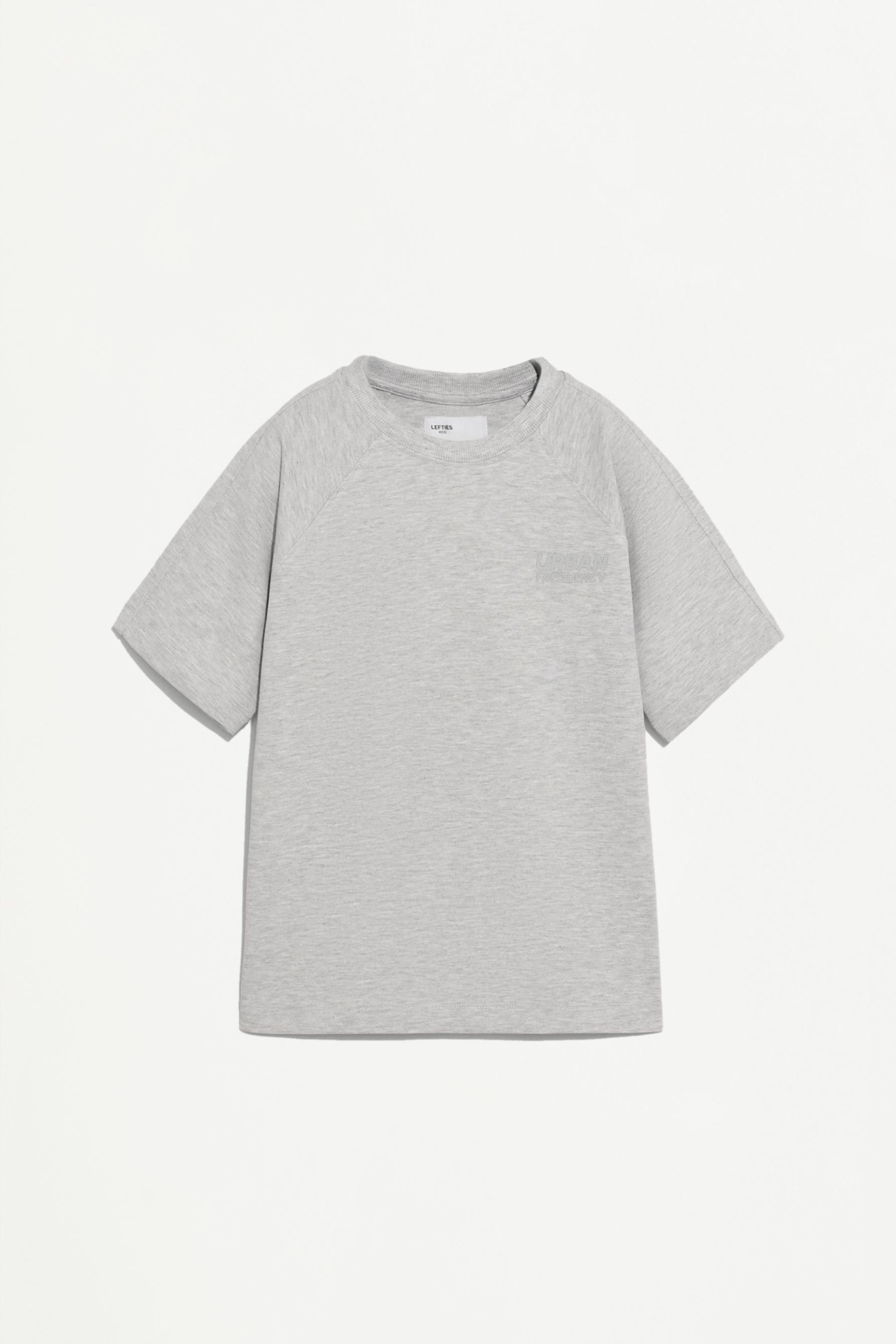 Camiseta interlock texto engomado.
