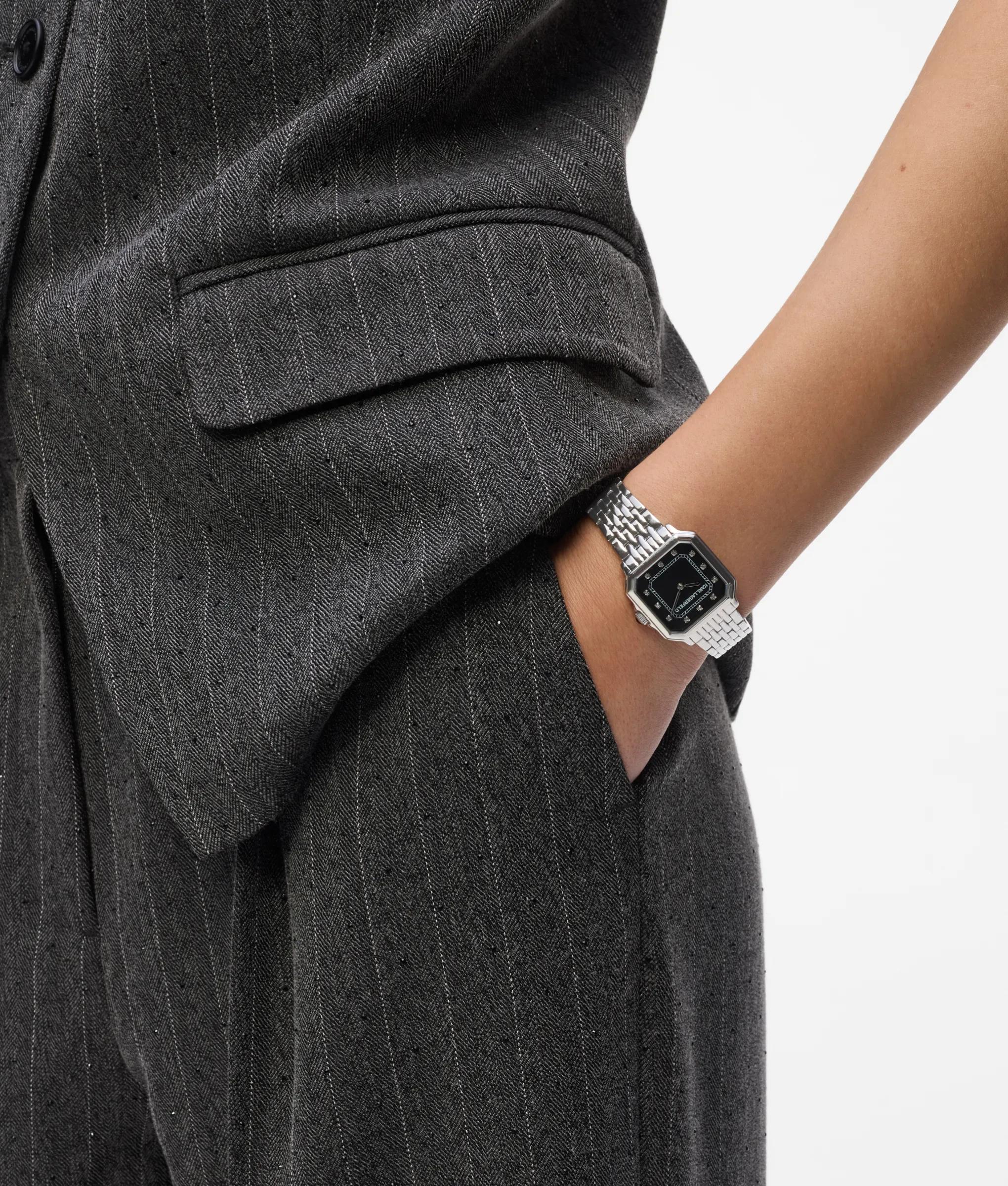 Montre carrée avec logo