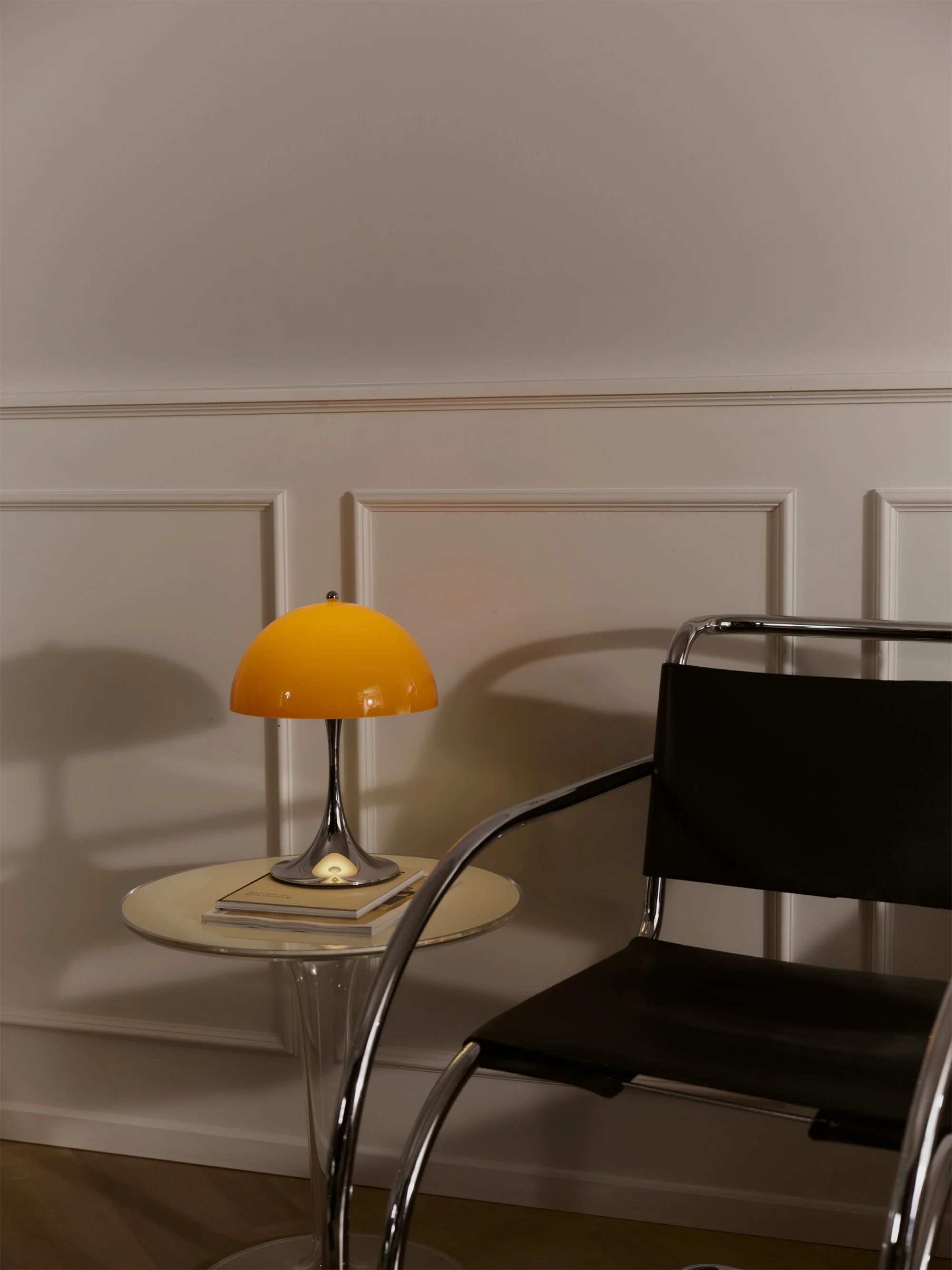 Mobile dimmbare LED-Tischlampe Panthella 250, Design Verner Panton