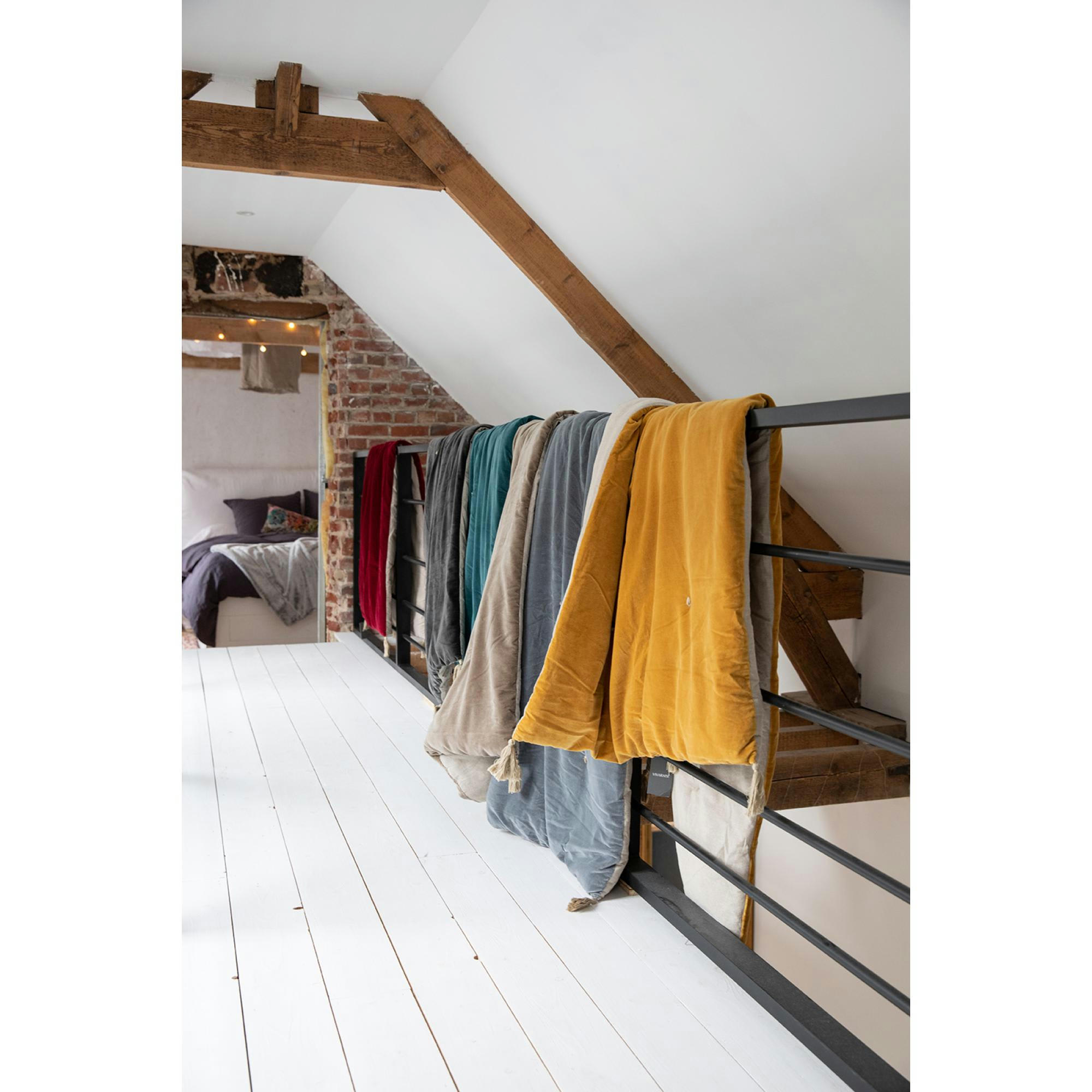 ELISE - Edredon pompons  en coton vert de gris 80 x 180