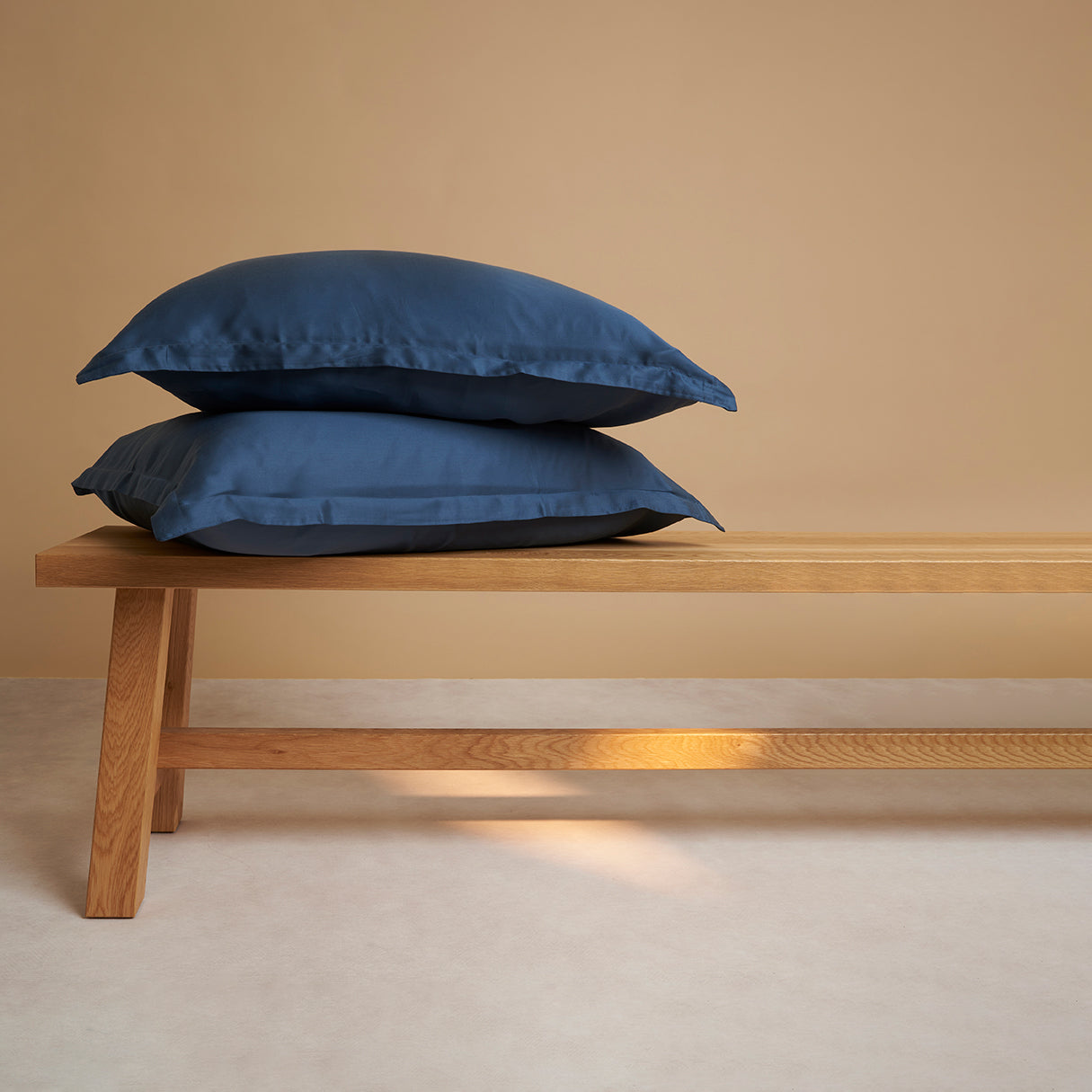 Coco & Cici - Tencel Sateen Kussensloop 70 x 60 cm - Kussenhoes - Lyocell - Extra Zacht & 100% Natuurlijk - Blauw - Volant 3 cm