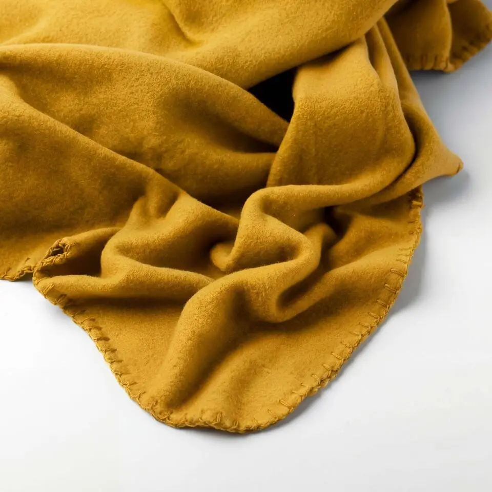 DEX - plaid 130x160 cm - fleece deken - zacht en dun - Golden Glow - geel