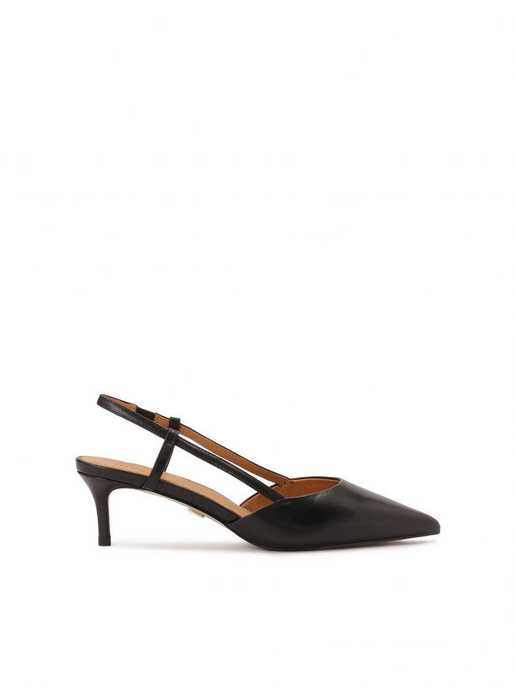 Black pumps with cut-out upper